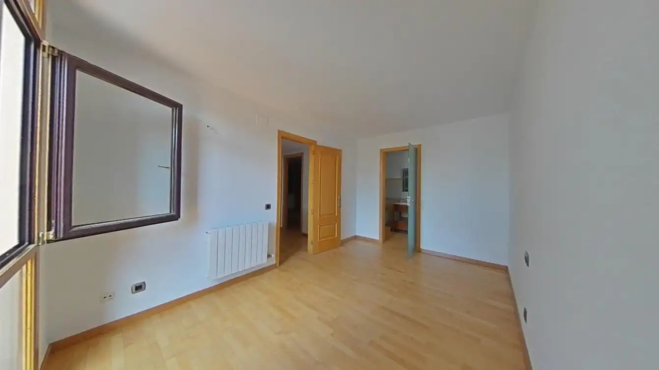 Habitación de Dúplex en venta en Cerdanyola del Vallès con Calefacción y Terraza