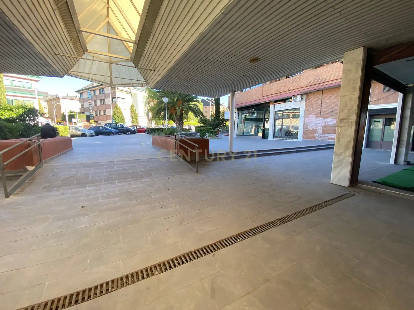 Vista exterior de Local de alquiler en Las Rozas de Madrid