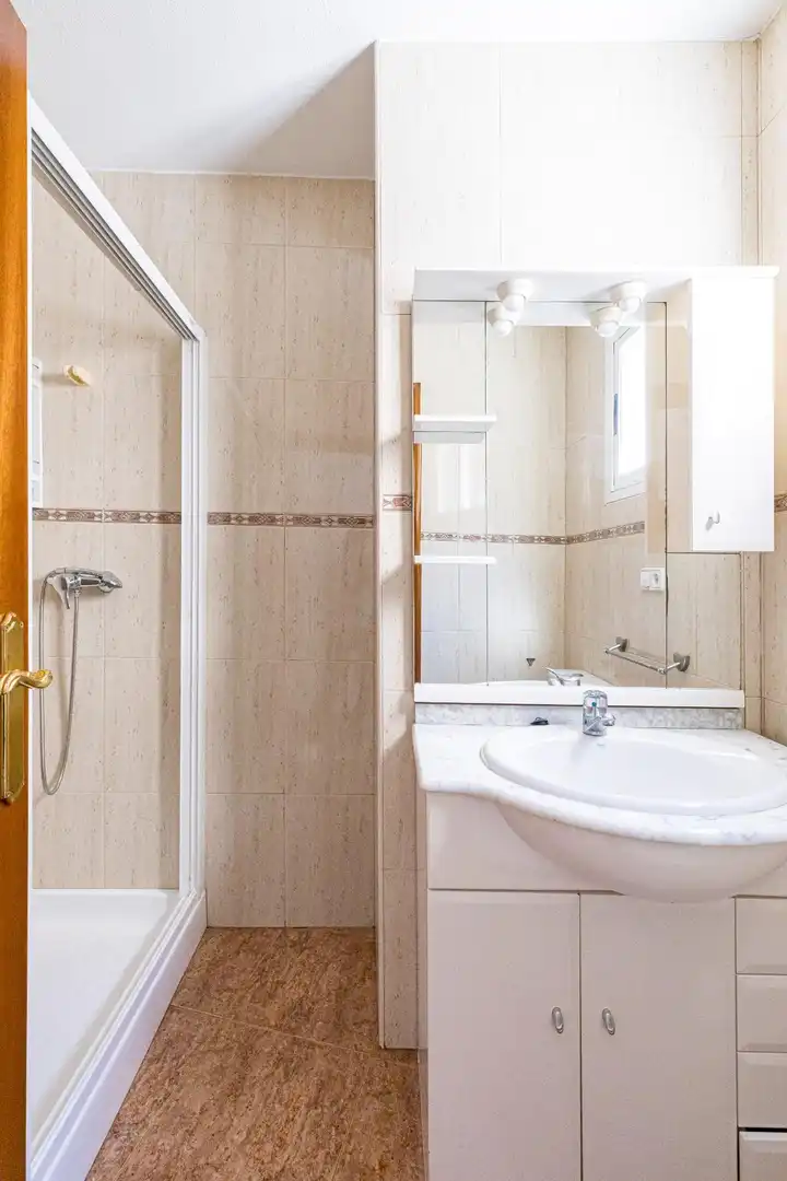Baño de Piso en venta en Murcia con Terraza y Balcón