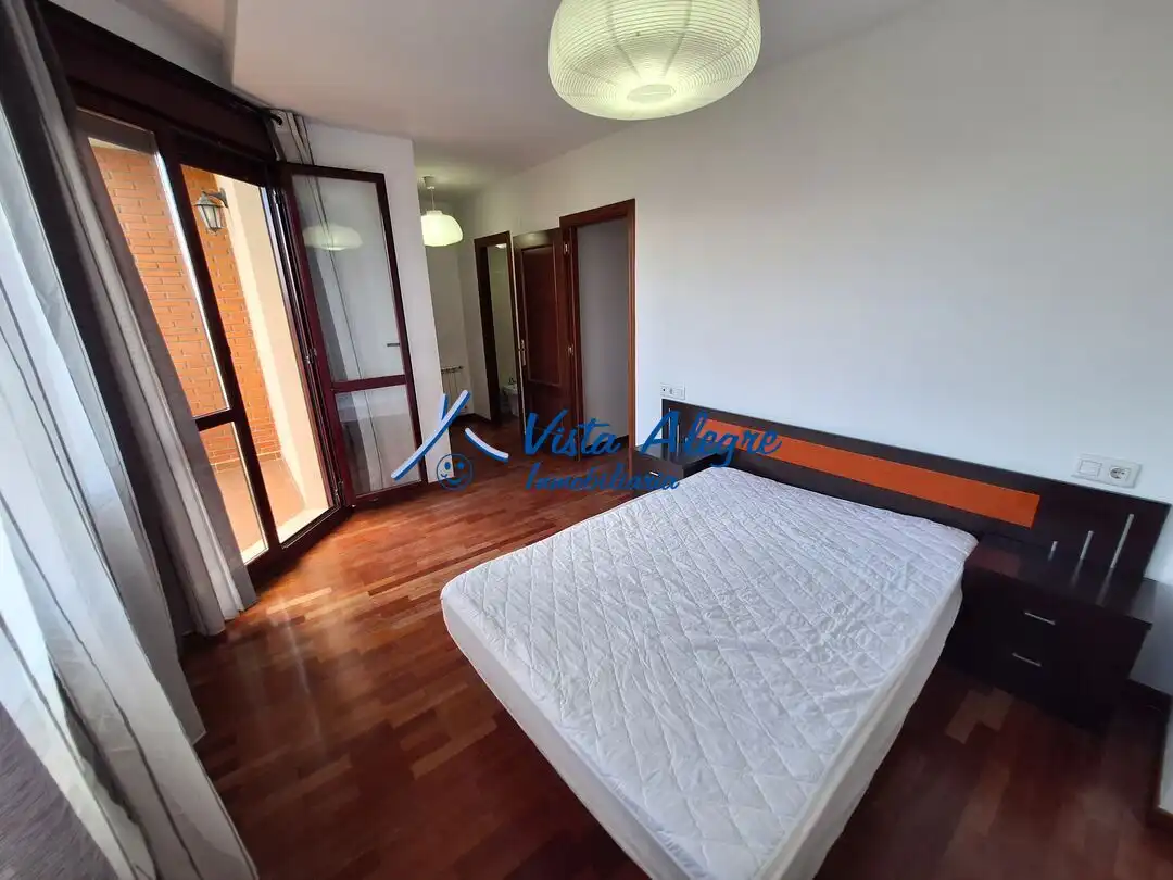 Schlafzimmer von Einfamilien-Reihenhaus zum Verkauf in Santo Domingo de la Calzada mit Heizung, Privatgarten und Terrasse