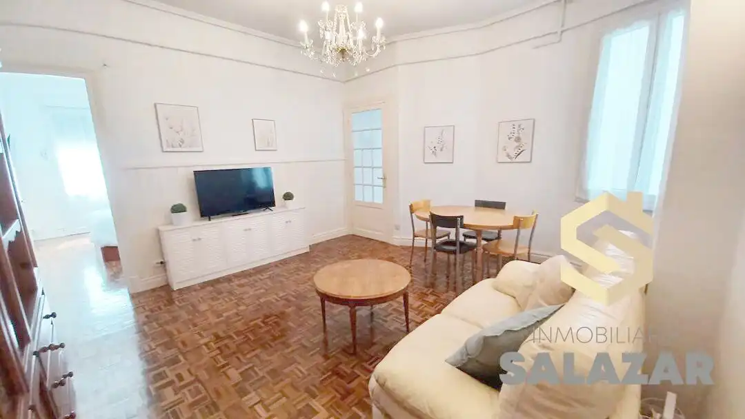 Sala d'estar de Pis de lloguer en Bilbao  amb Calefacció i Balcó