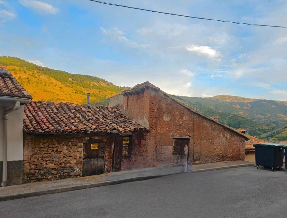 Vista exterior de Casa o xalet en venda en Camarena de la Sierra