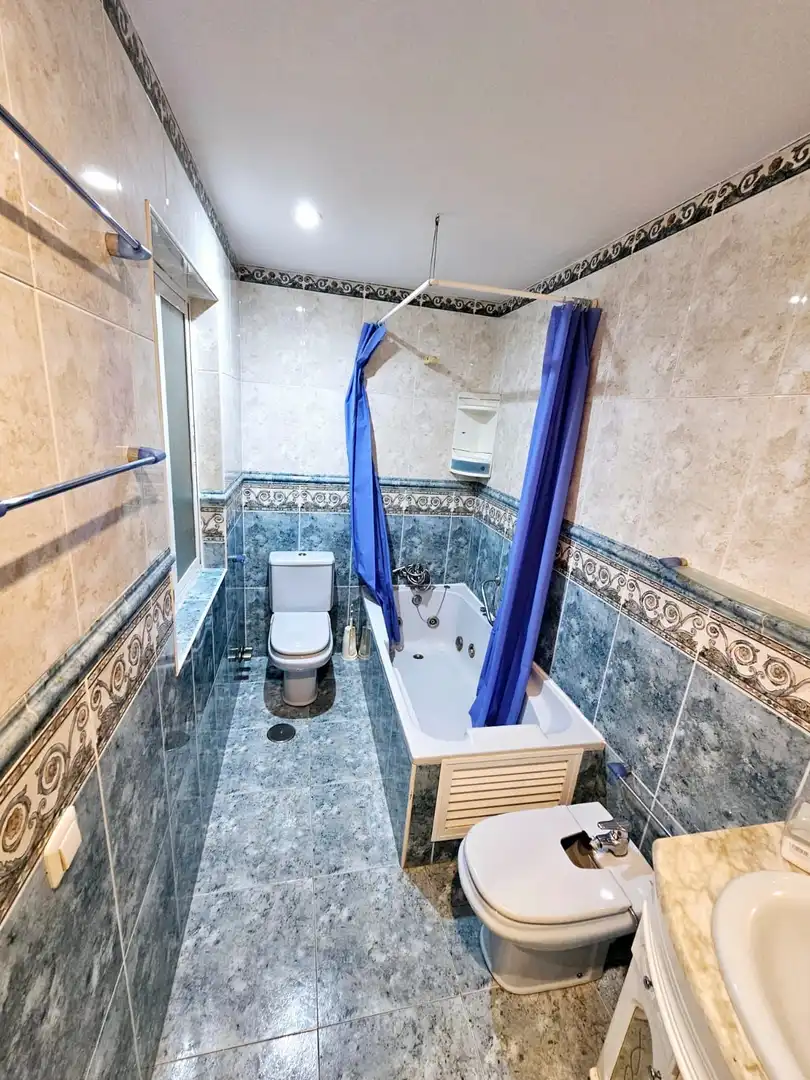 Bany de Apartament en venda en Fuengirola amb Terrassa