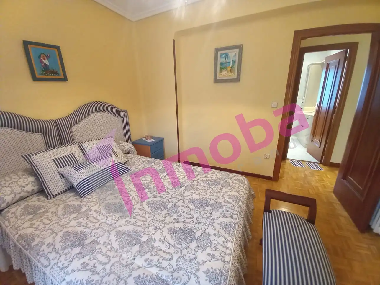 Dormitori de Casa o xalet en venda en Aranda de Duero amb Calefacció, Jardí privat i Parquet