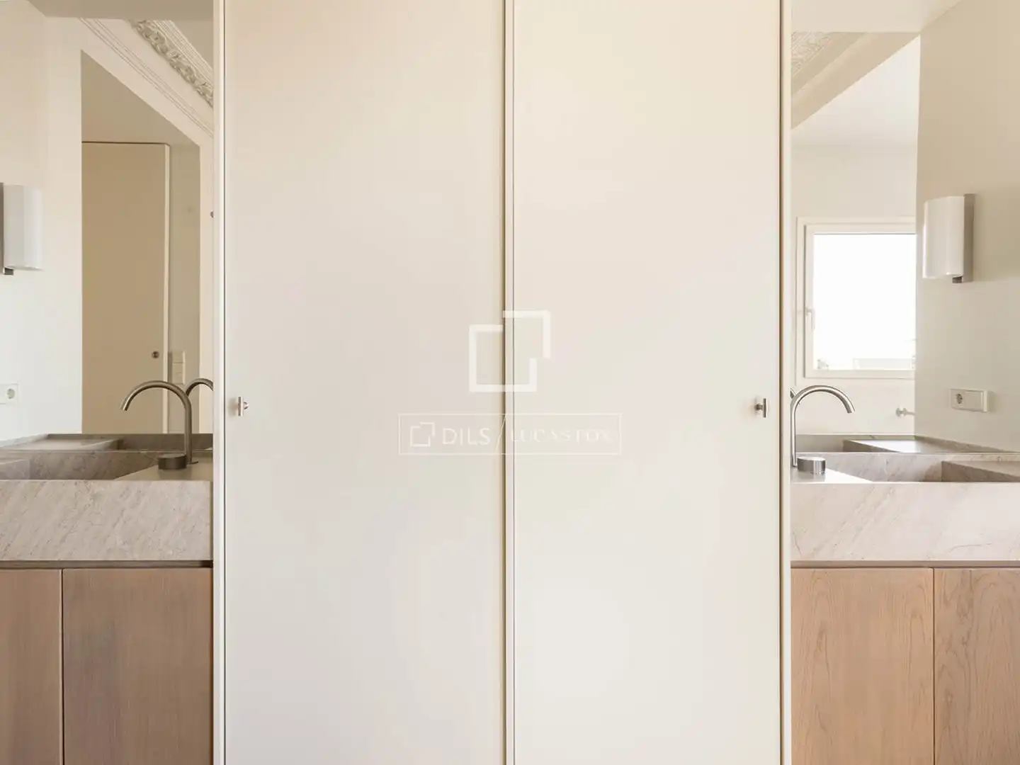 Bedroom of Attic for sale in Barcelona  with Air Conditioner, Heating and Parquet flooring