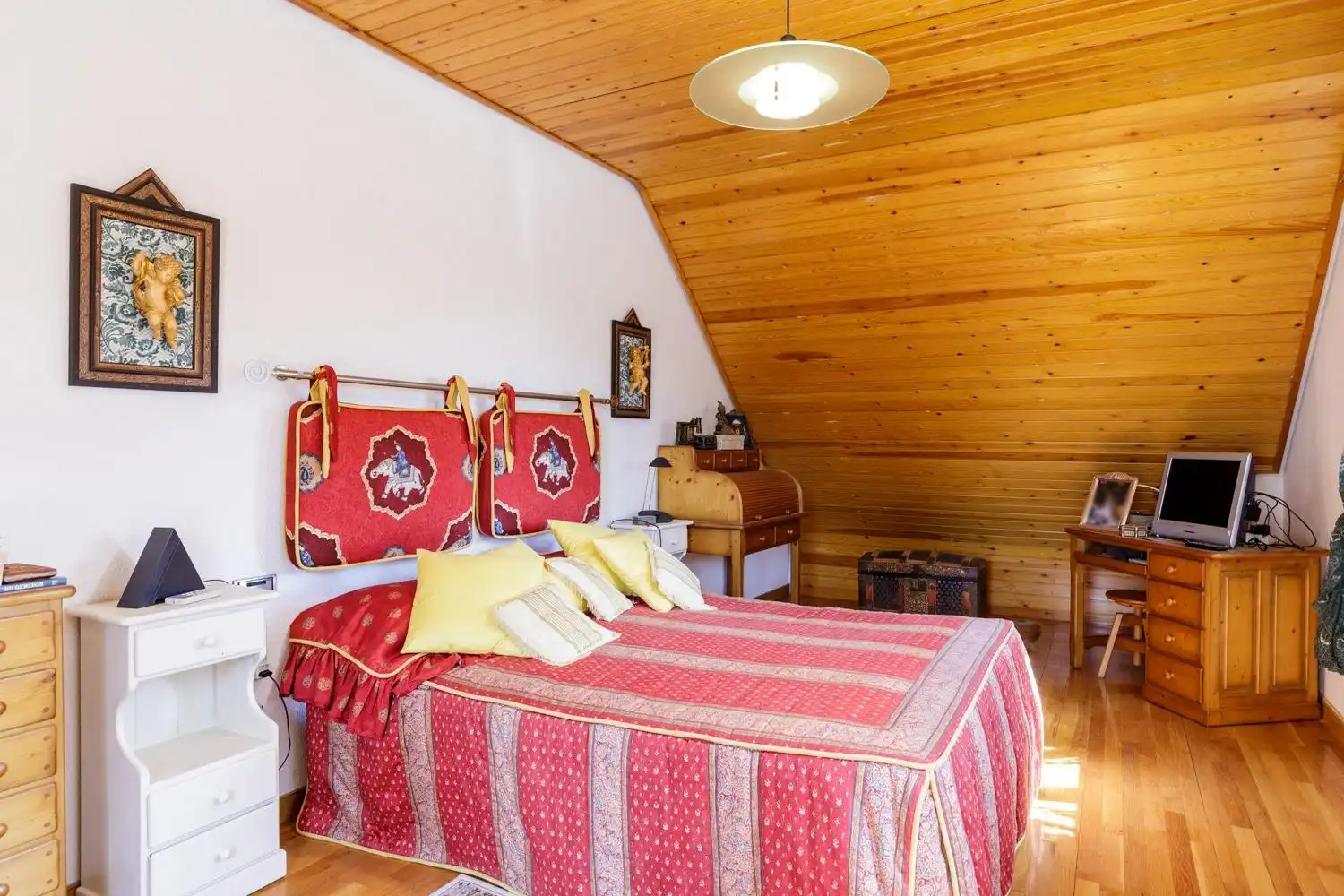 Bedroom of Houses for sale in Zaragoza  with Air Conditioner, Heating and Private garden