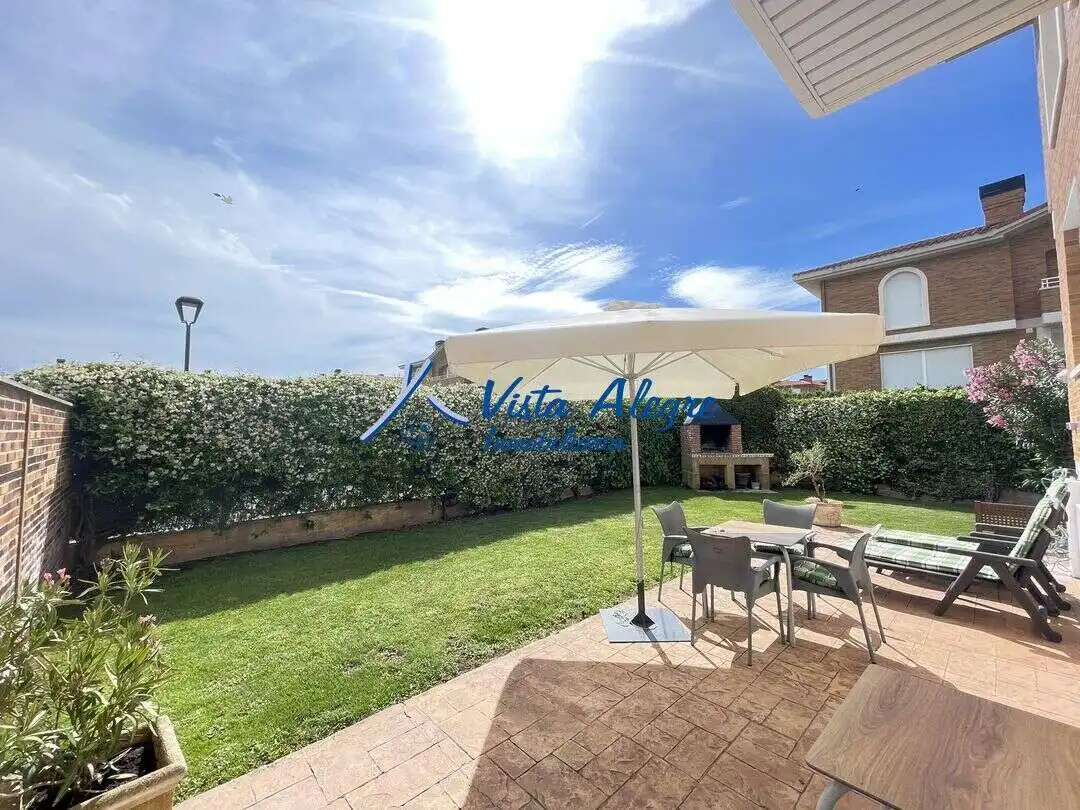 Terrasse von Einfamilien-Reihenhaus zum Verkauf in Zarratón mit Heizung, Privatgarten und Parkett