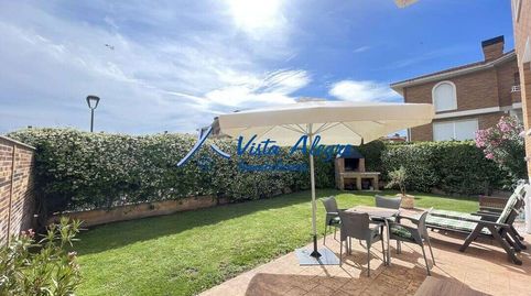 Foto 2 de Casa adosada en venta en Travesía de San Blas, Zarratón, La Rioja