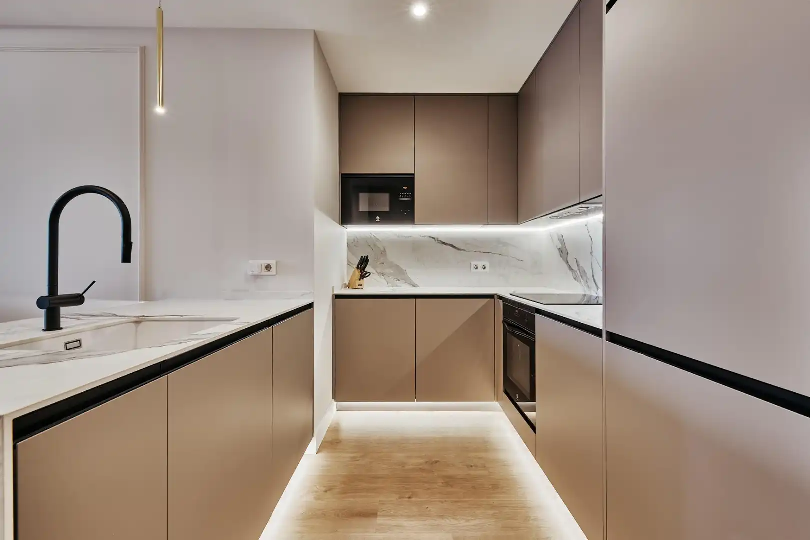 Cuina de Apartament en venda en Madrid amb Calefacció, Terrassa i Moblat