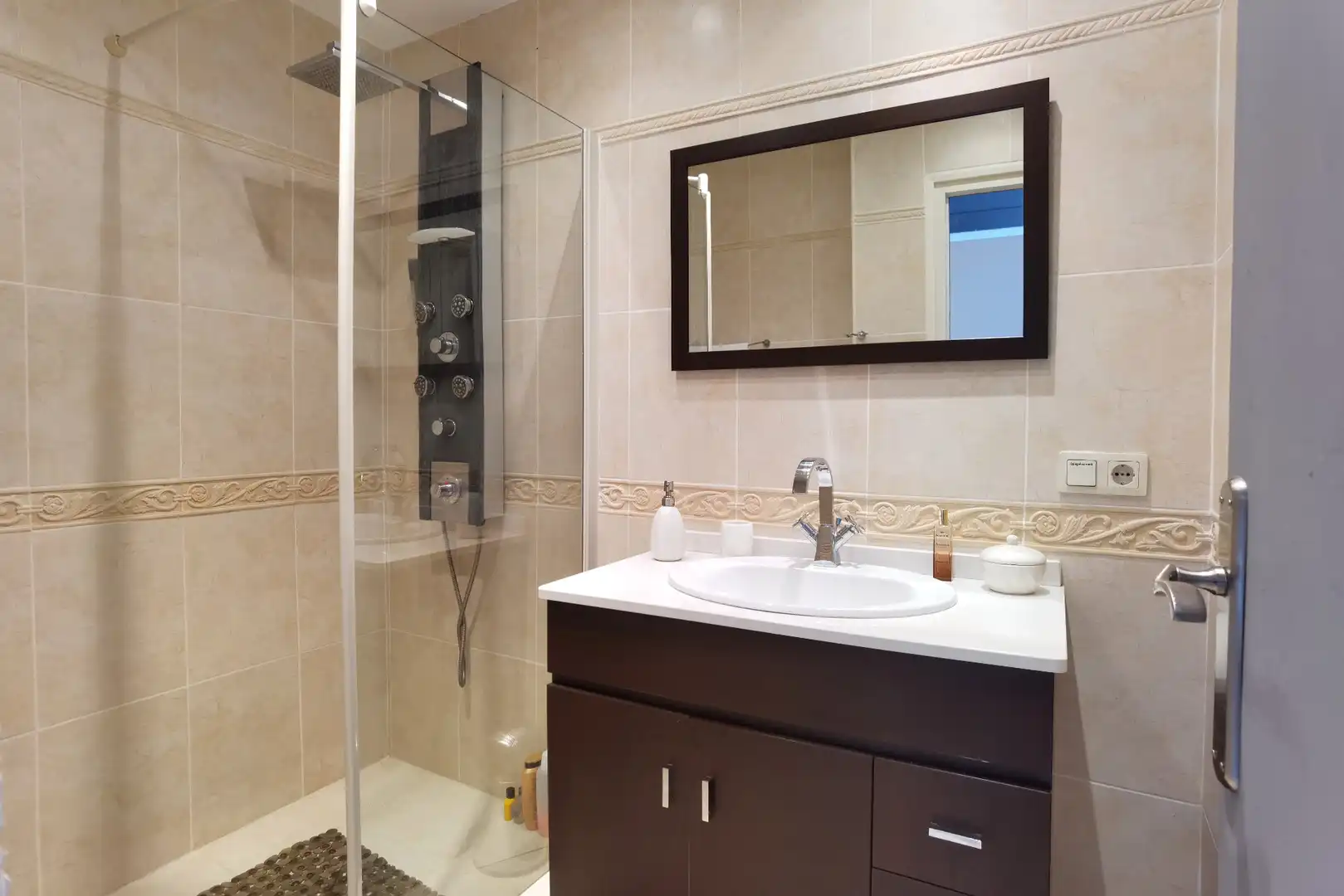 Bany de Casa o xalet en venda en Empuriabrava amb Aire condicionat, Jardí privat i Terrassa