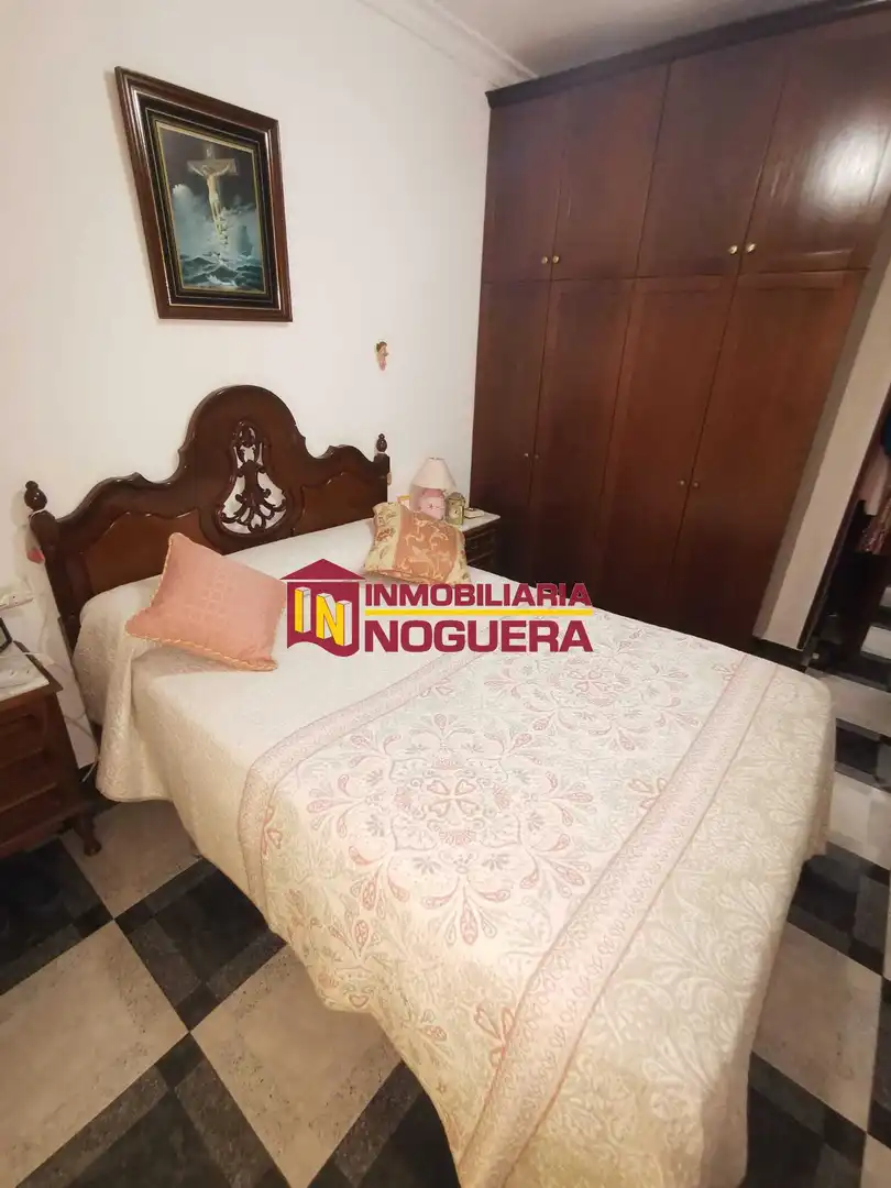 Dormitori de Casa o xalet en venda en Écija amb Aire condicionat i Moblat