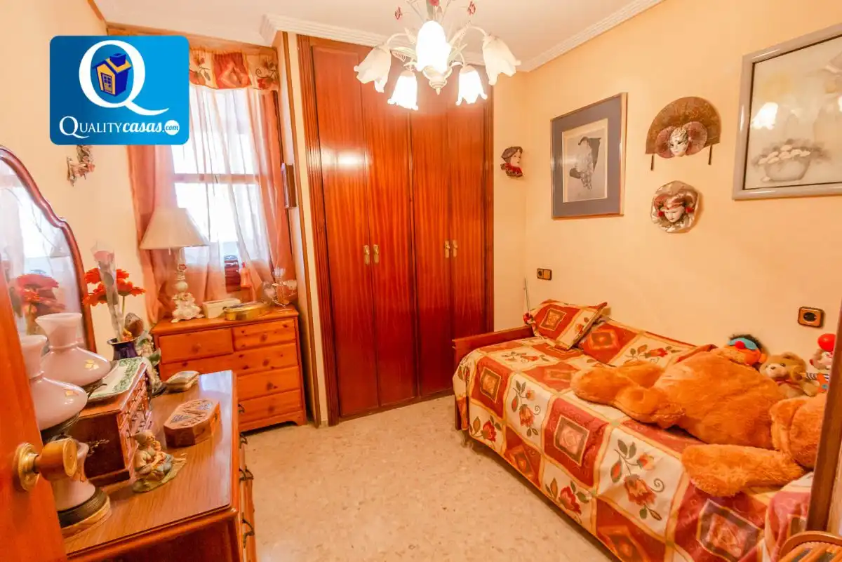 Dormitori de Apartament en venda en Alicante / Alacant amb Aire condicionat, Calefacció i Terrassa