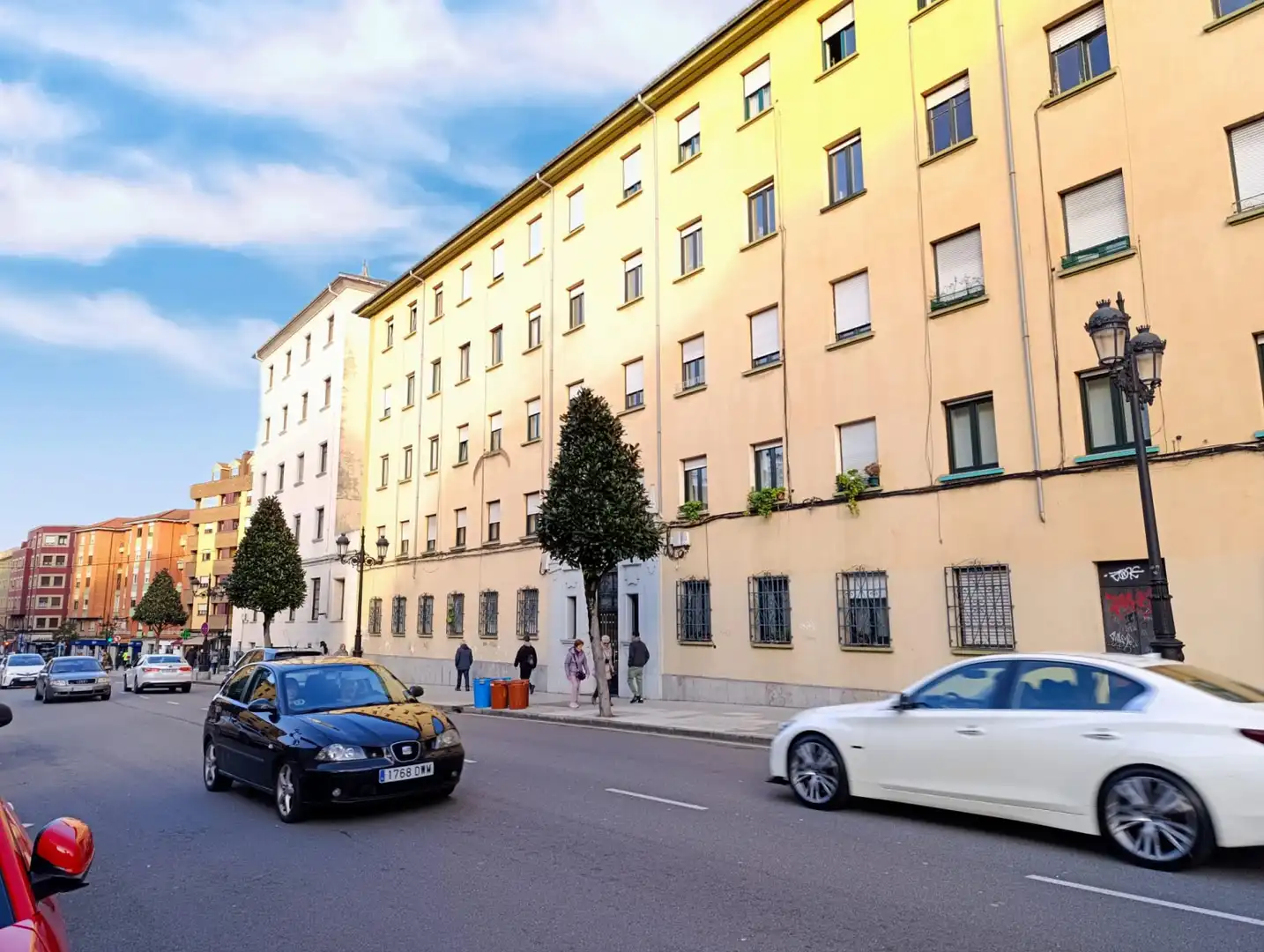 Vista exterior de Pis en venda en Oviedo  amb Calefacció