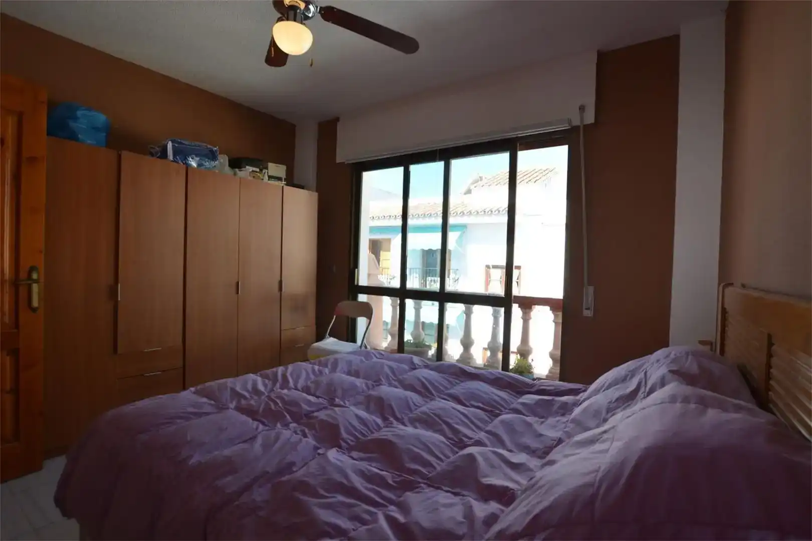 Schlafzimmer von Einfamilien-Reihenhaus zum Verkauf in Nerja mit Klimaanlage und Balkon