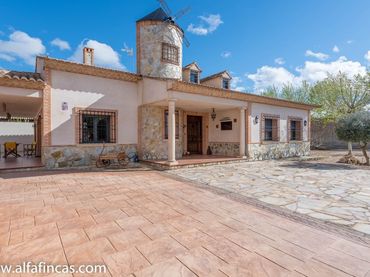 Chalet con jardín en venta en Angelina Perea 4