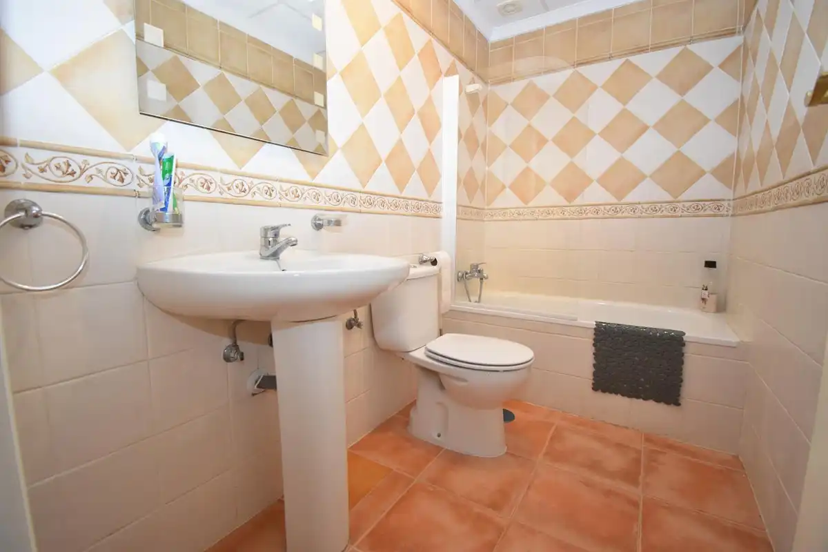 Baño de Apartamento en venta en Macharaviaya con Aire acondicionado y Piscina comunitaria