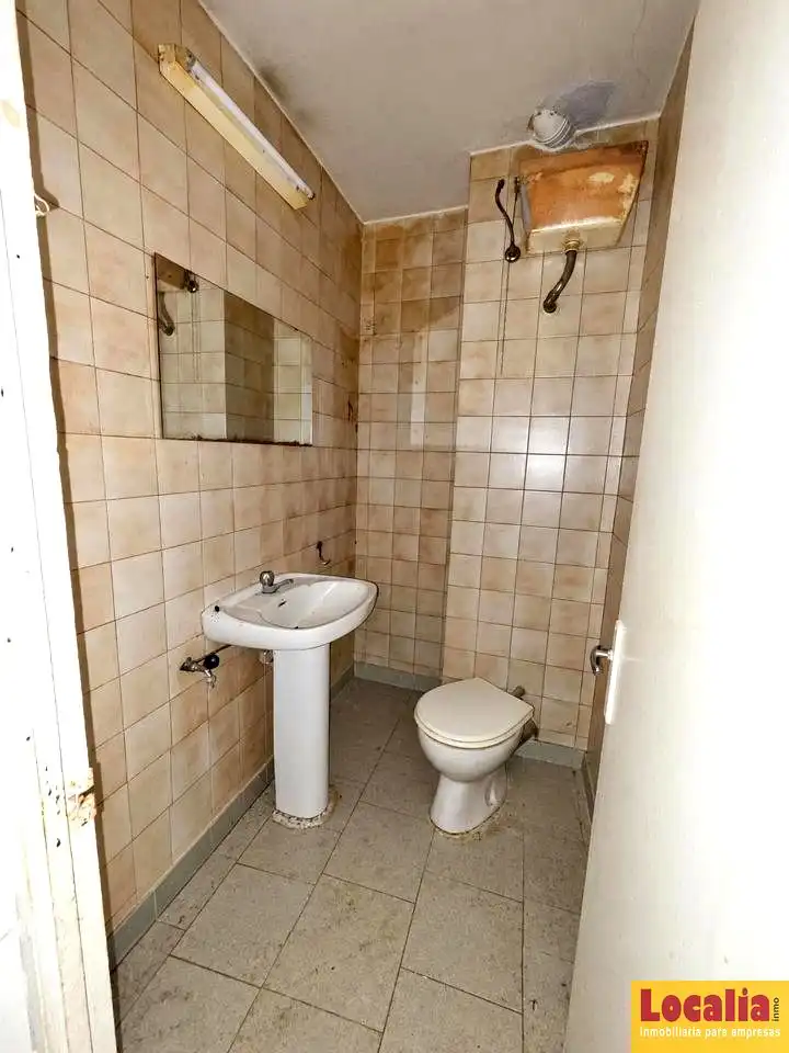 Bathroom of Commercial properties for rent in Cuatro Caminos