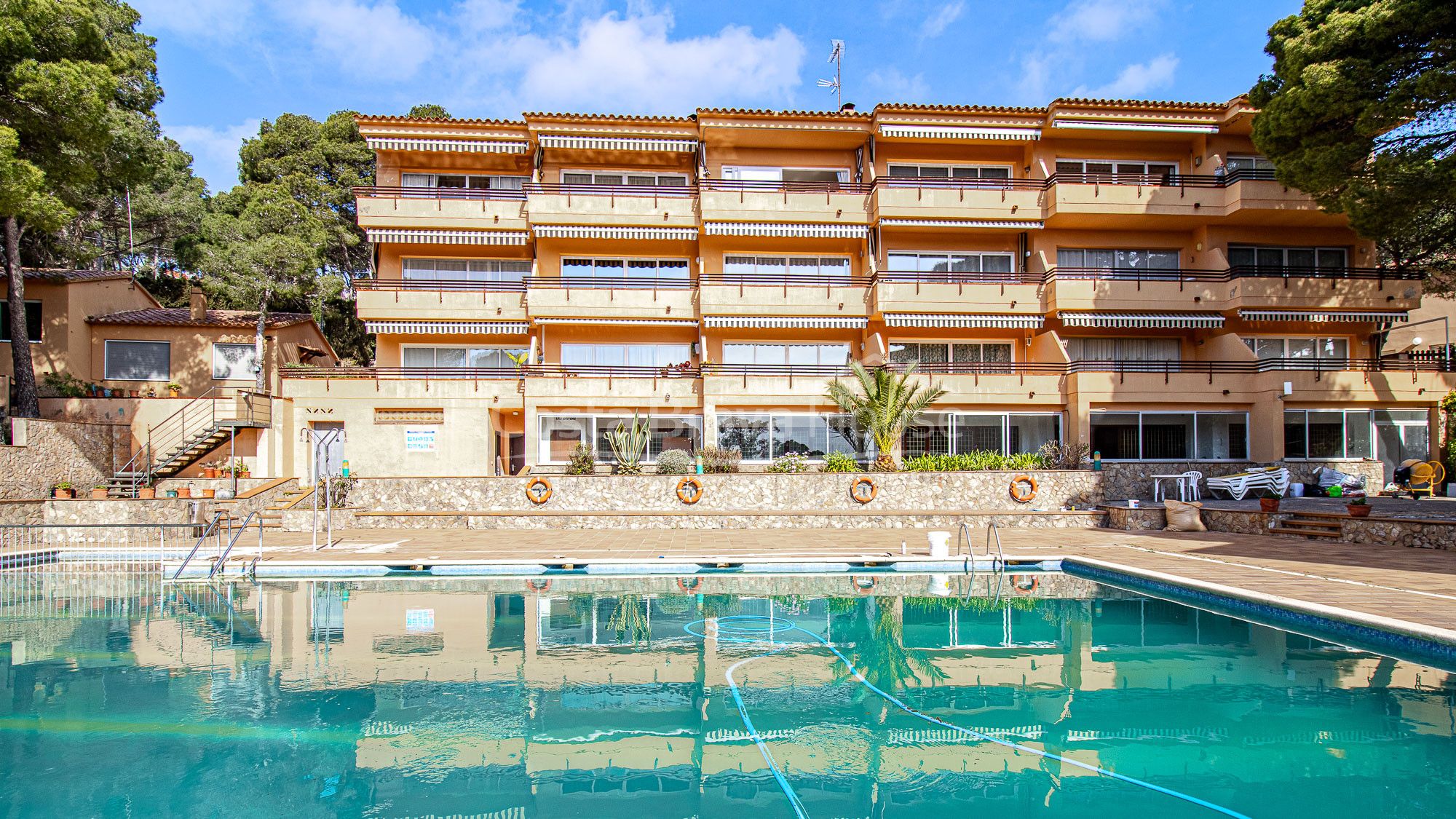 Vista exterior de Apartament en venda en Palafrugell amb Terrassa, Piscina i Balcó