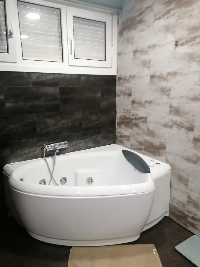 Bany de Apartament en venda en La Línea de la Concepción amb Aire condicionat, Terrassa i Moblat
