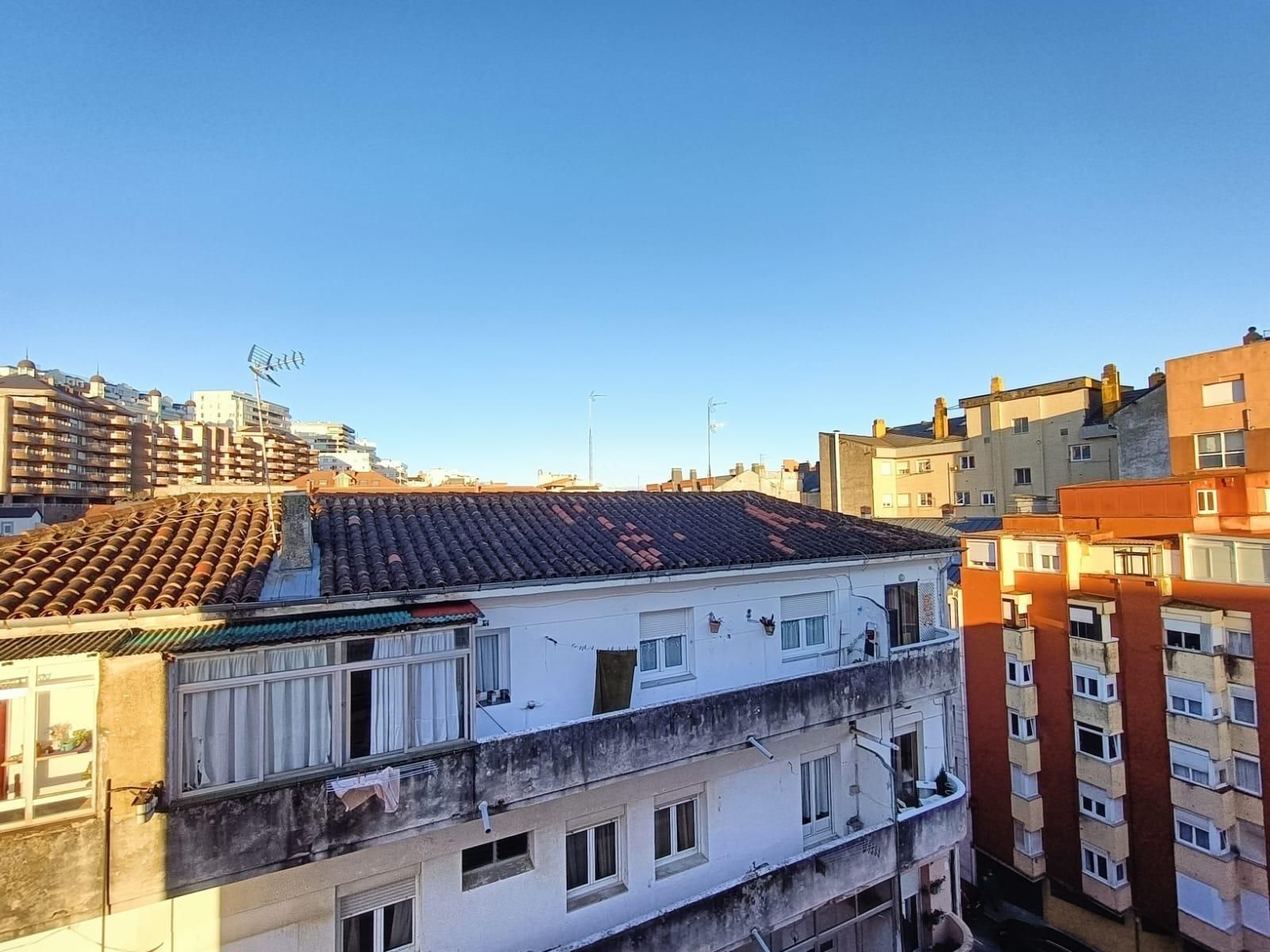 Vista exterior de Pis en venda en Santander amb Calefacció i Balcó