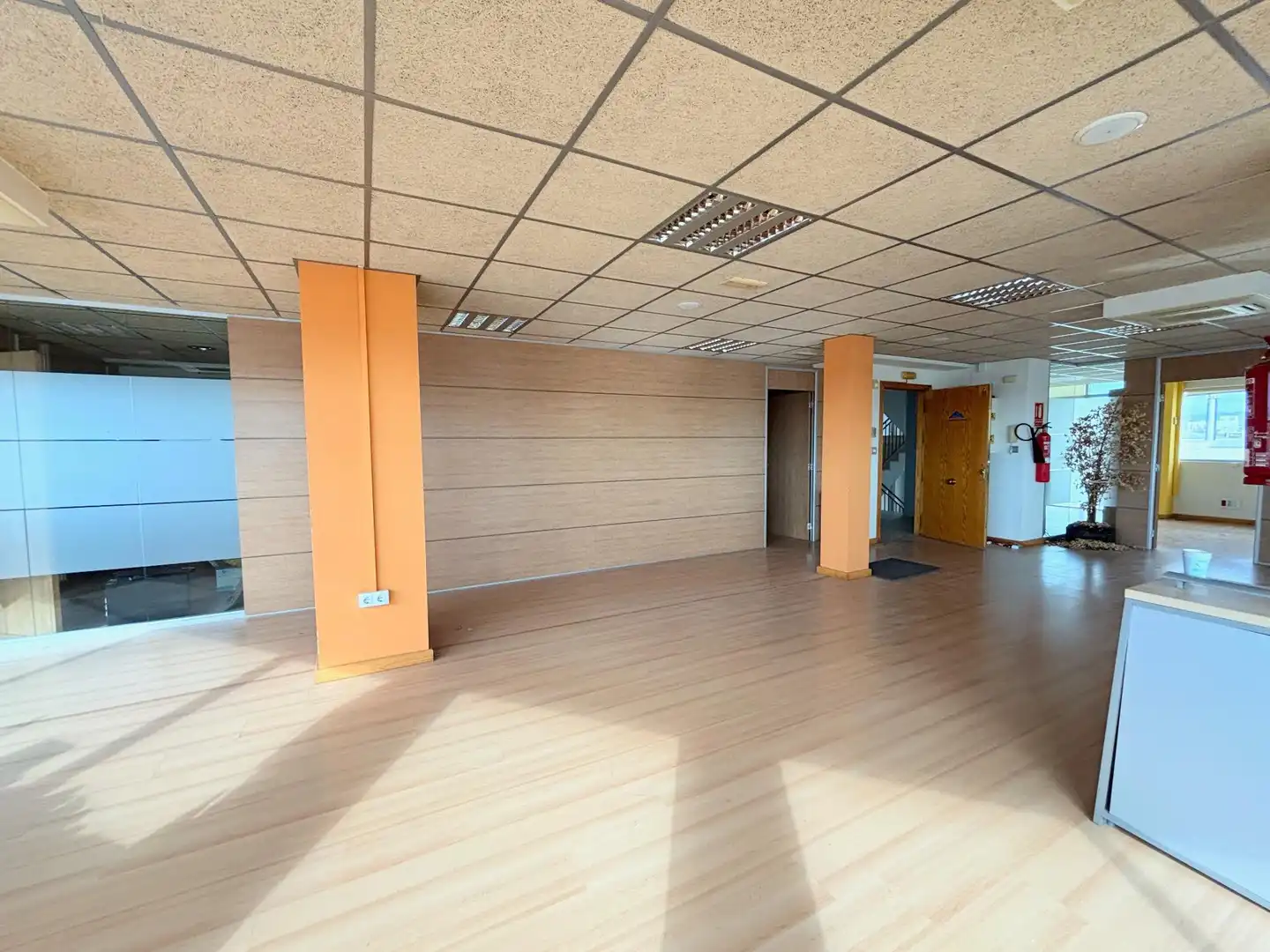 Office for sale in Alicante / Alacant  with Air Conditioner and Furnished