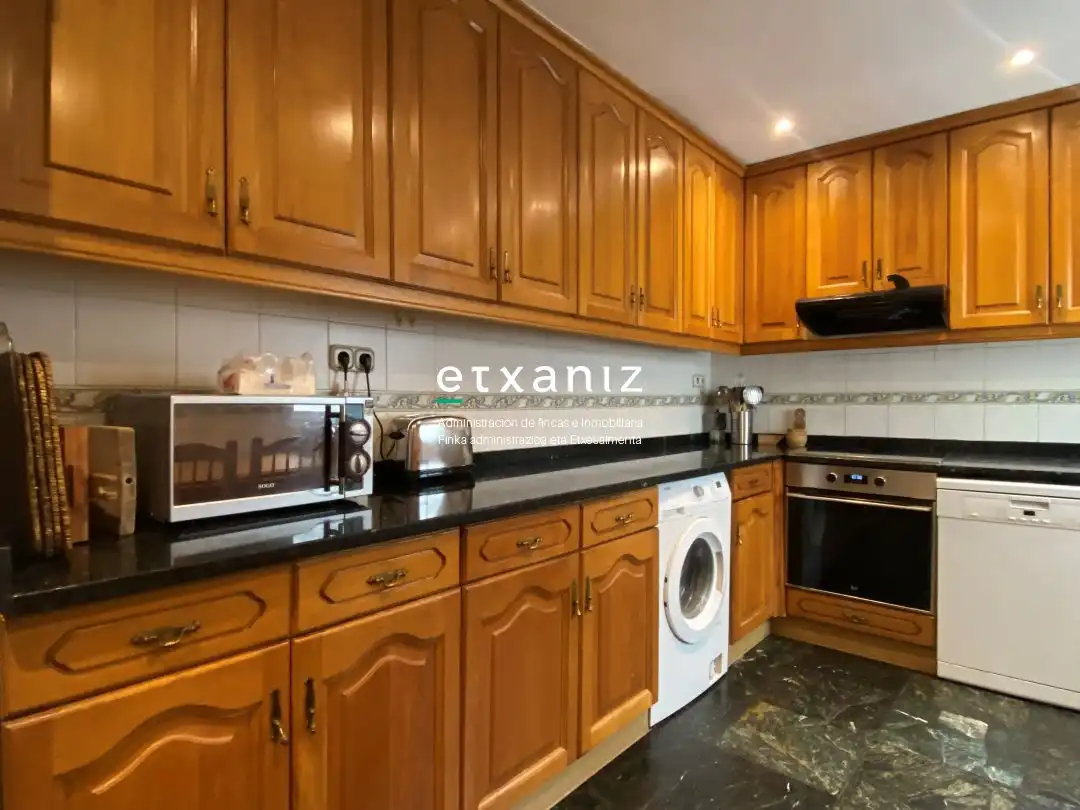 Kitchen of Flat for rent in Donostia - San Sebastián   with Heating, Oven and Washing machine