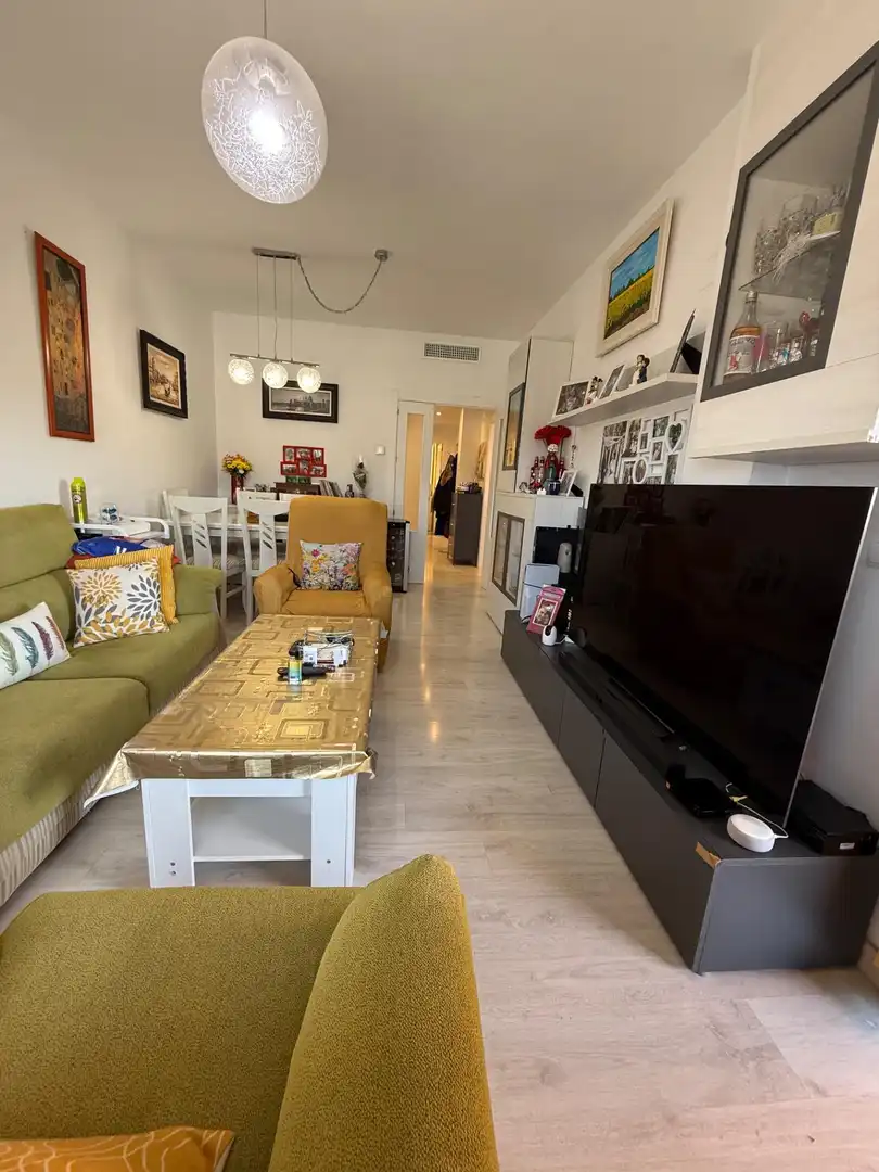 Sala d'estar de Pis en venda en Rincón de la Victoria amb Aire condicionat, Calefacció i Jardí privat