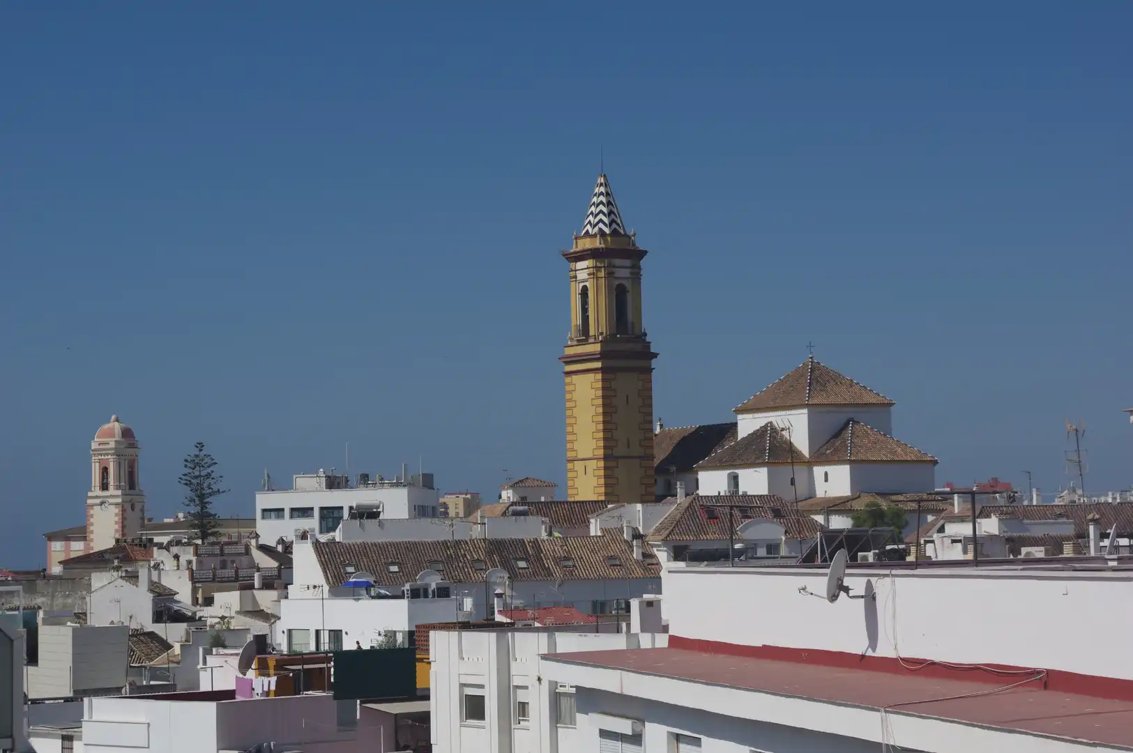 Vista exterior de Piso en venta en Estepona con Aire acondicionado, Calefacción y Parquet