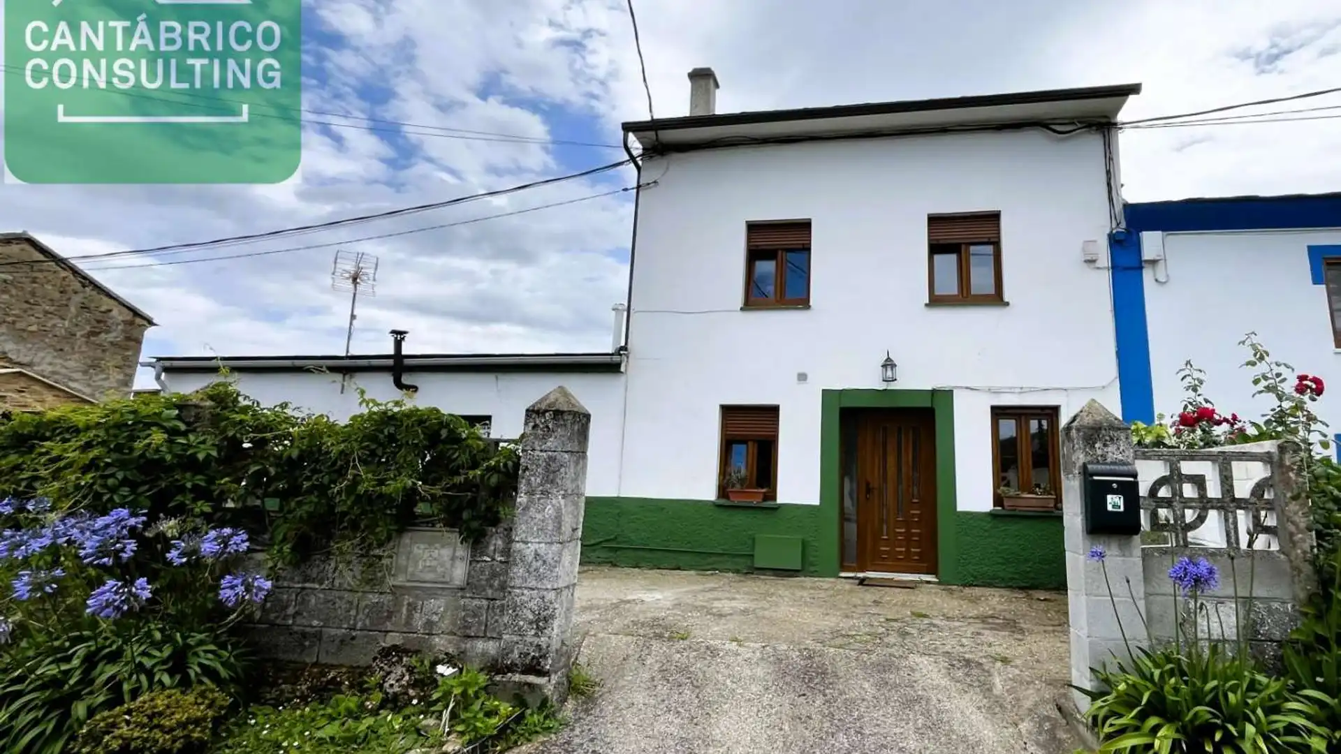 Vista exterior de Casa o xalet en venda en Castropol amb Terrassa