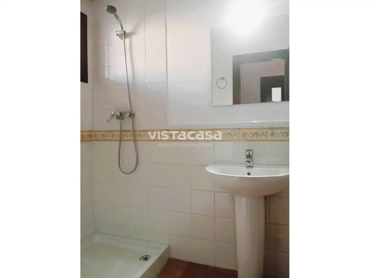 Baño de Casa adosada de alquiler en Mairena del Alcor con Aire acondicionado, Calefacción y Terraza