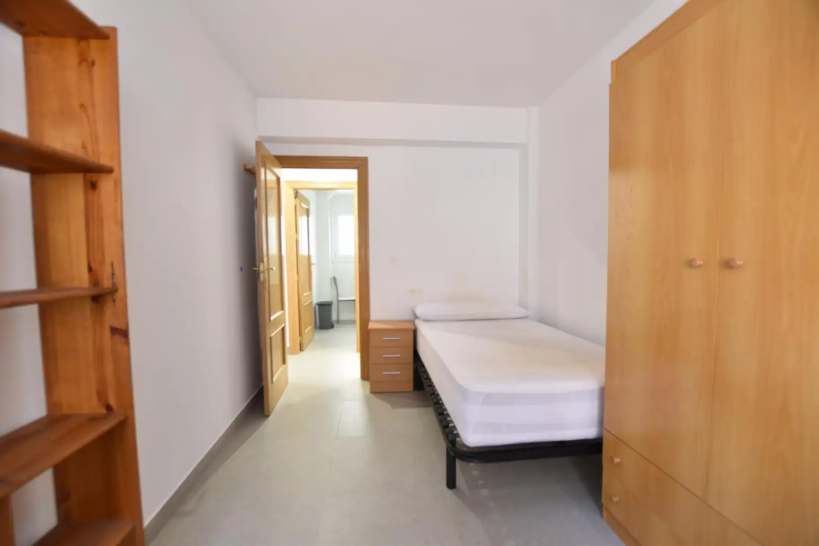 Bedroom of Flat for rent in Granada  with Air Conditioner and Furnished