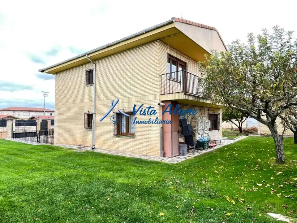 Vista exterior de Casa o chalet en venta en Cuzcurrita de Río Tirón con Calefacción, Jardín privado y Terraza