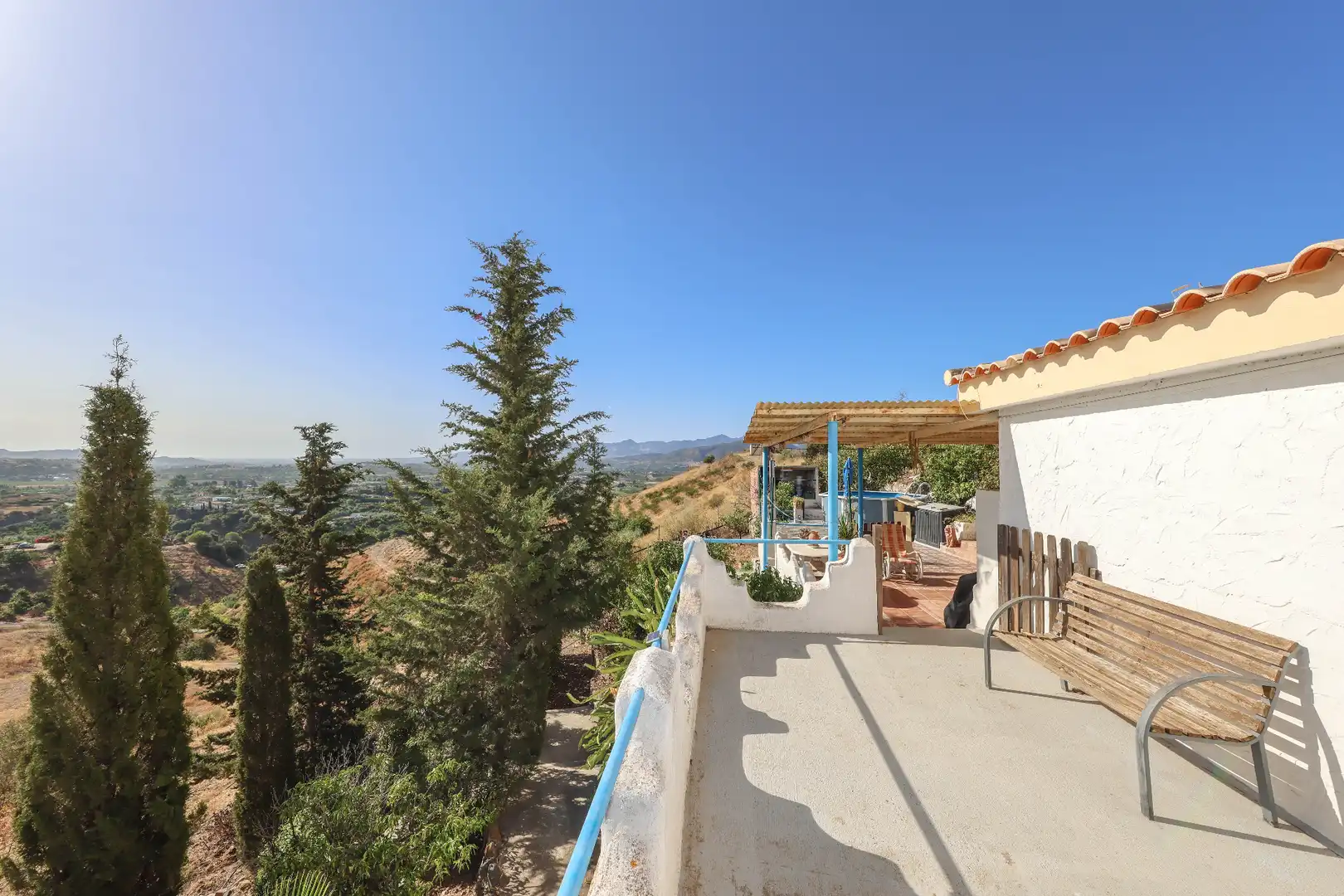 Vista exterior de Casa o xalet en venda en Cártama amb Aire condicionat i Jardí privat