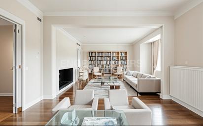 Sala d'estar de Apartament en venda en  Barcelona Capital amb Aire condicionat, Calefacció i Parquet