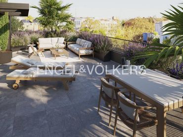 Penthouse with pool for sale in Ciudad Lineal