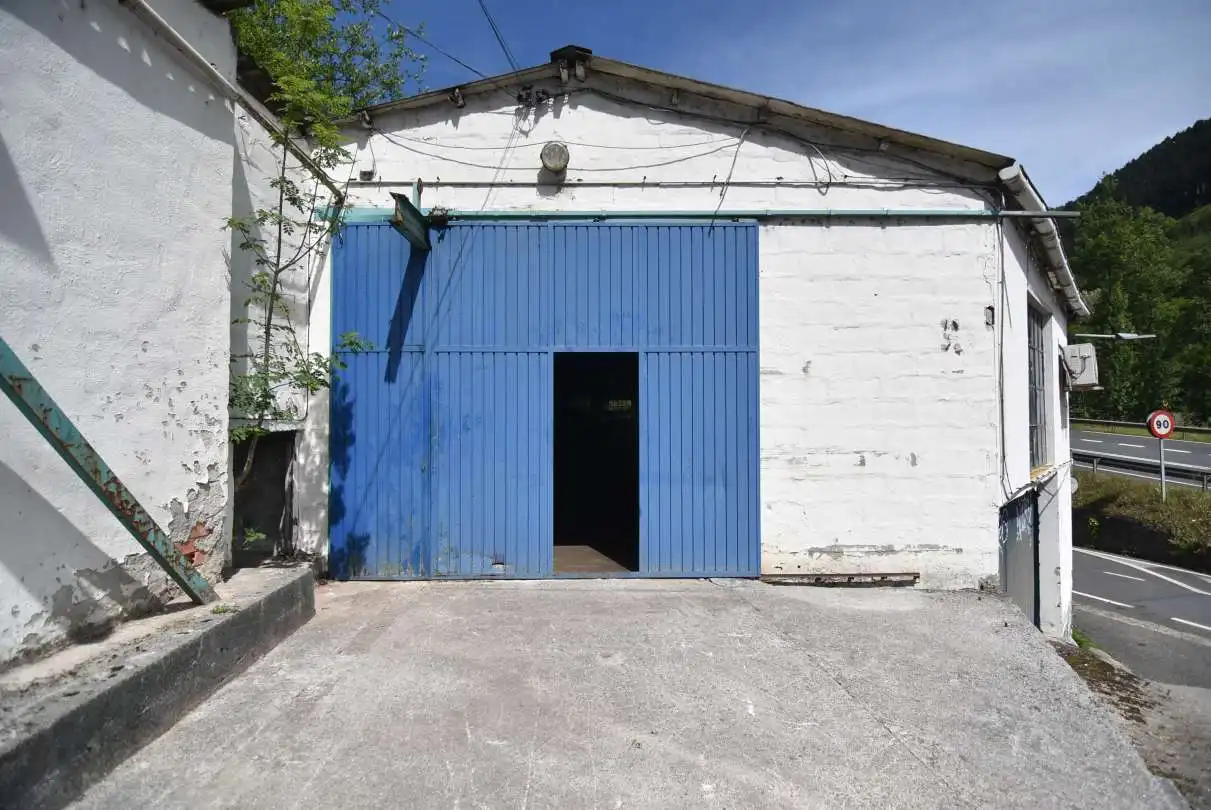 Vista exterior de Nave industrial en venta en Soraluze / Plasencia de las Armas