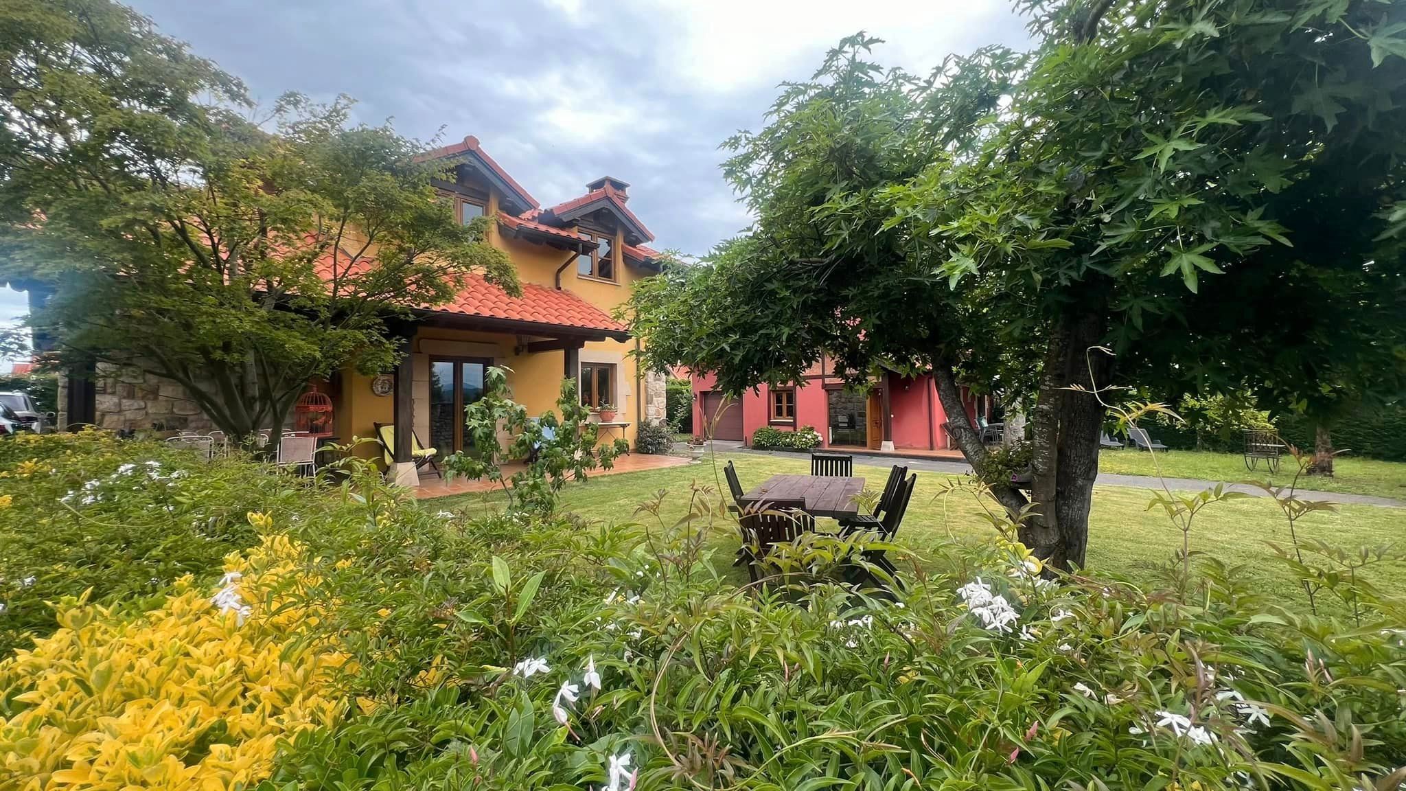 Jardí de Casa o xalet en venda en Suances amb Calefacció, Jardí privat i Parquet