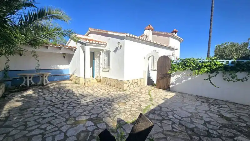 Außenansicht von Haus oder Chalet zum Verkauf in Dénia mit Klimaanlage, Privatgarten und Terrasse