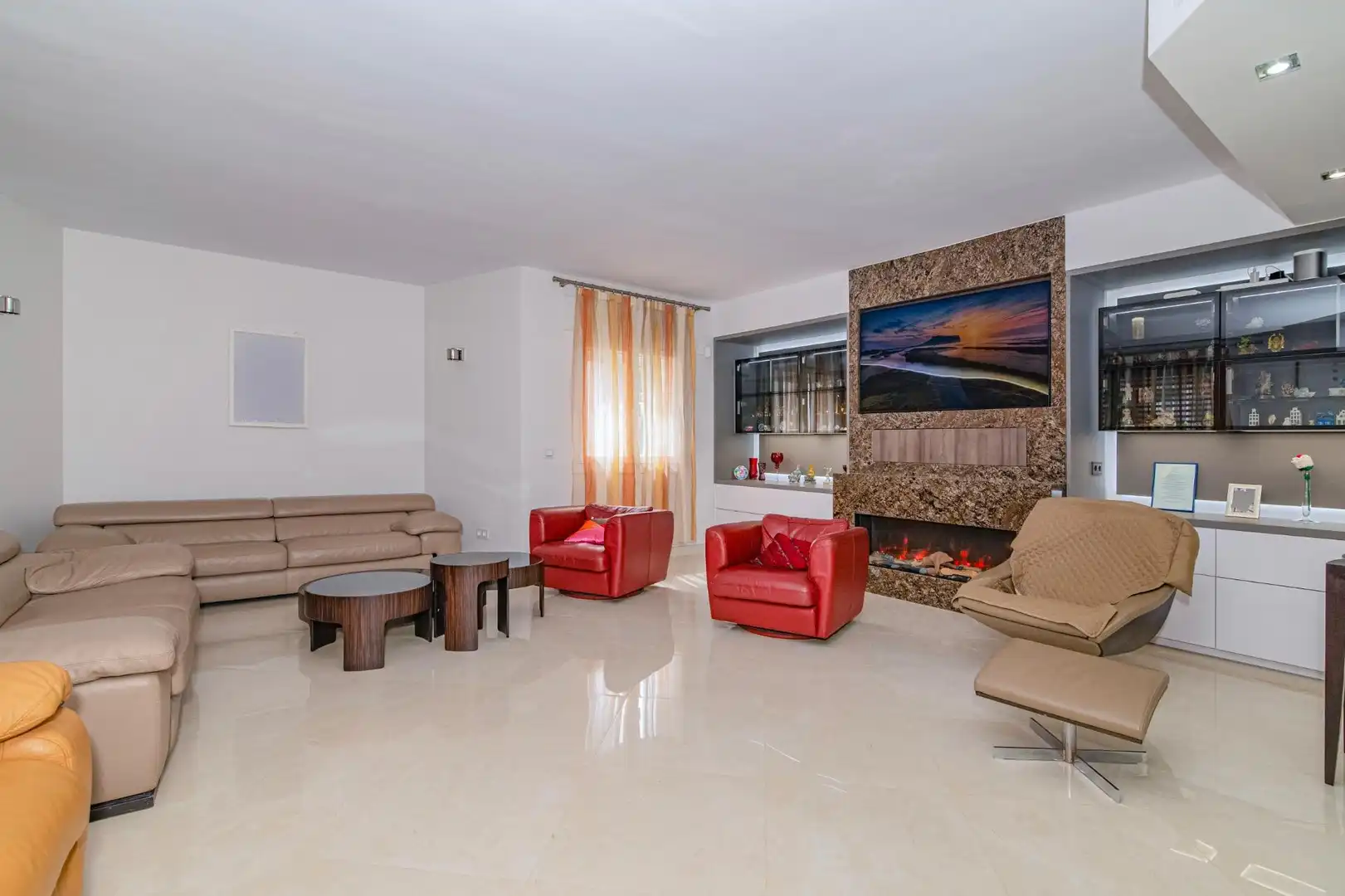 Sala d'estar de Casa o xalet en venda en Marbella amb Aire condicionat, Calefacció i Jardí privat