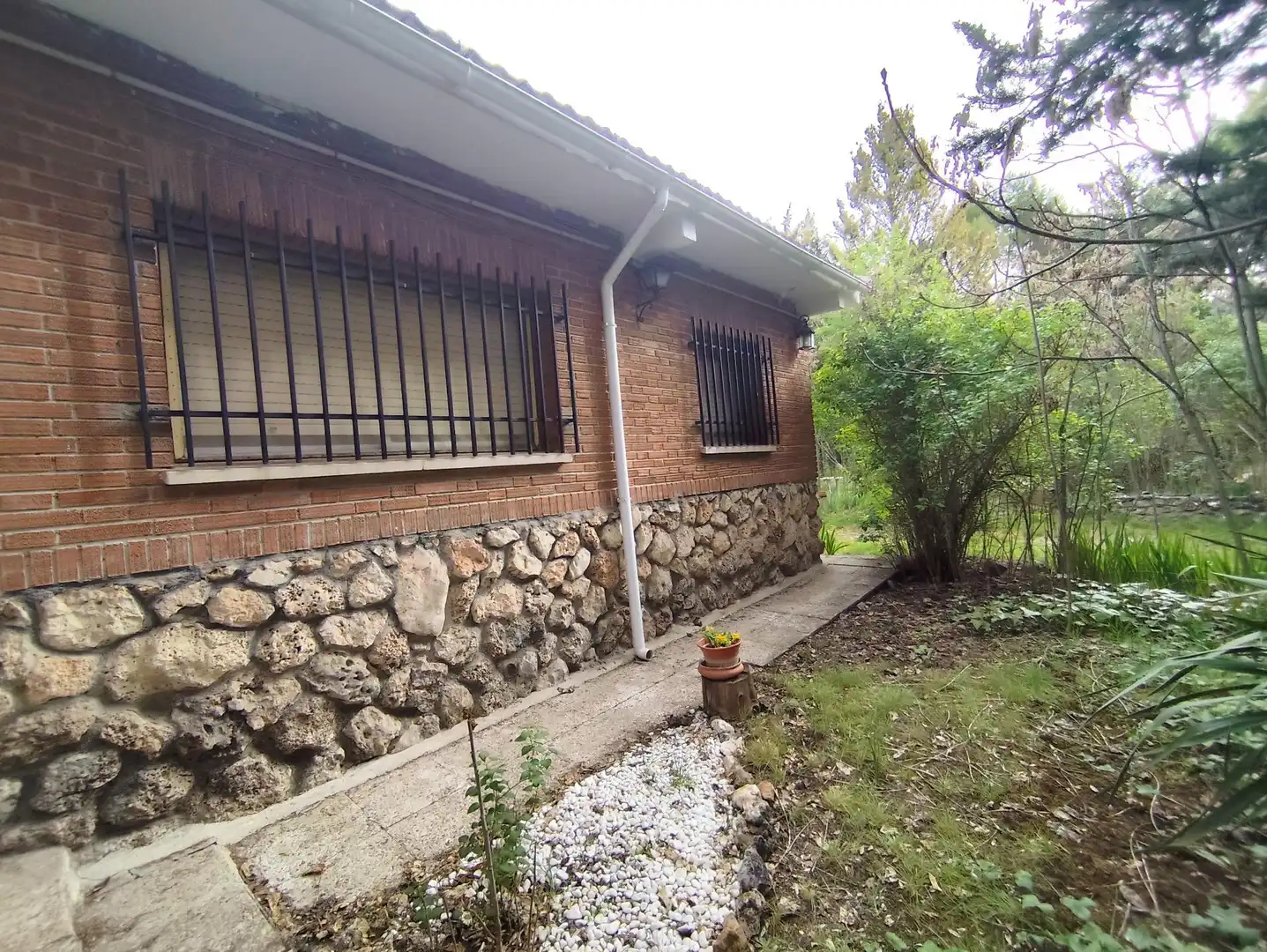 Vista exterior de Casa o xalet en venda en Hontoba amb Calefacció