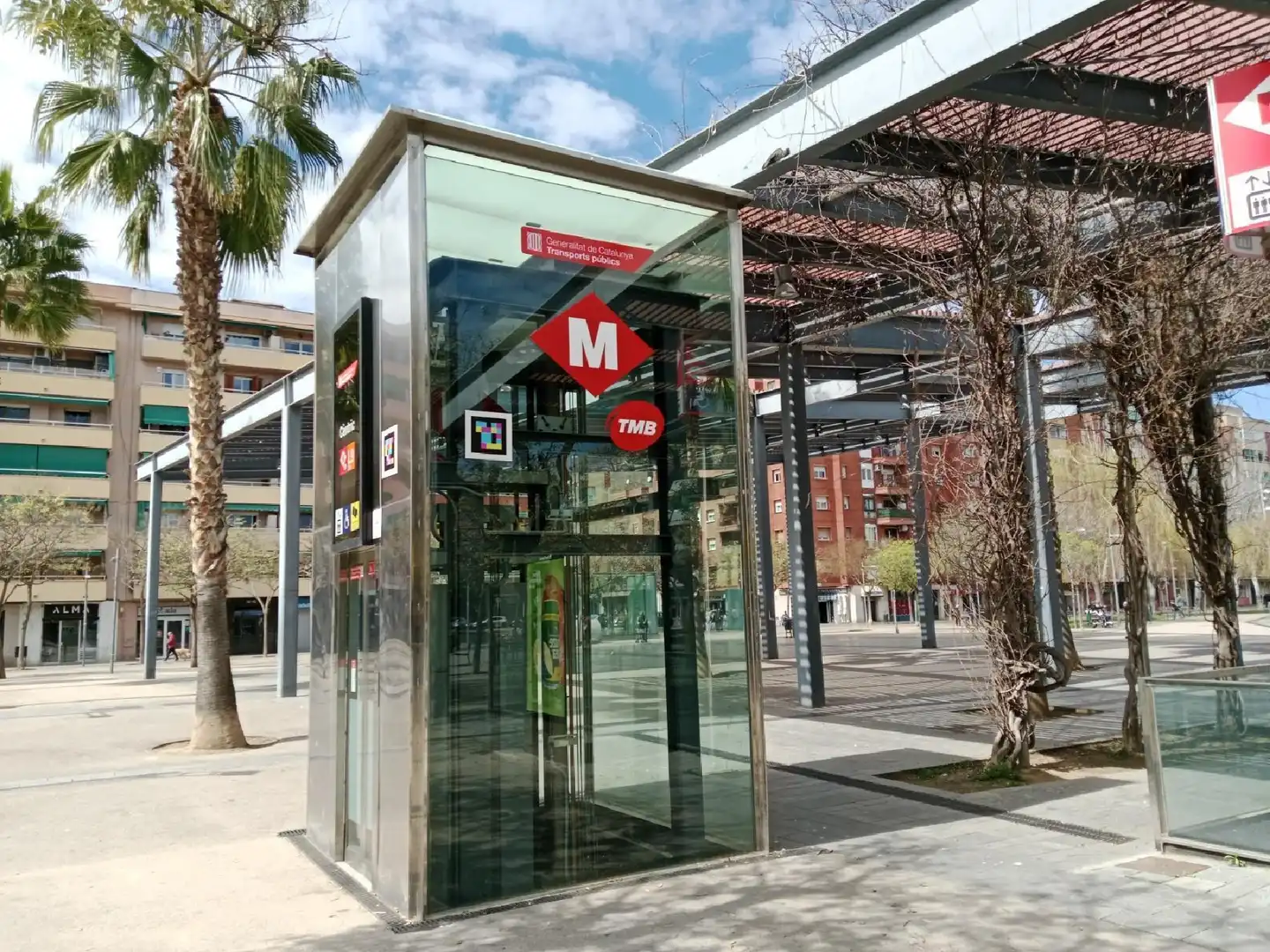 Vista exterior de Piso en venta en Cornellà de Llobregat