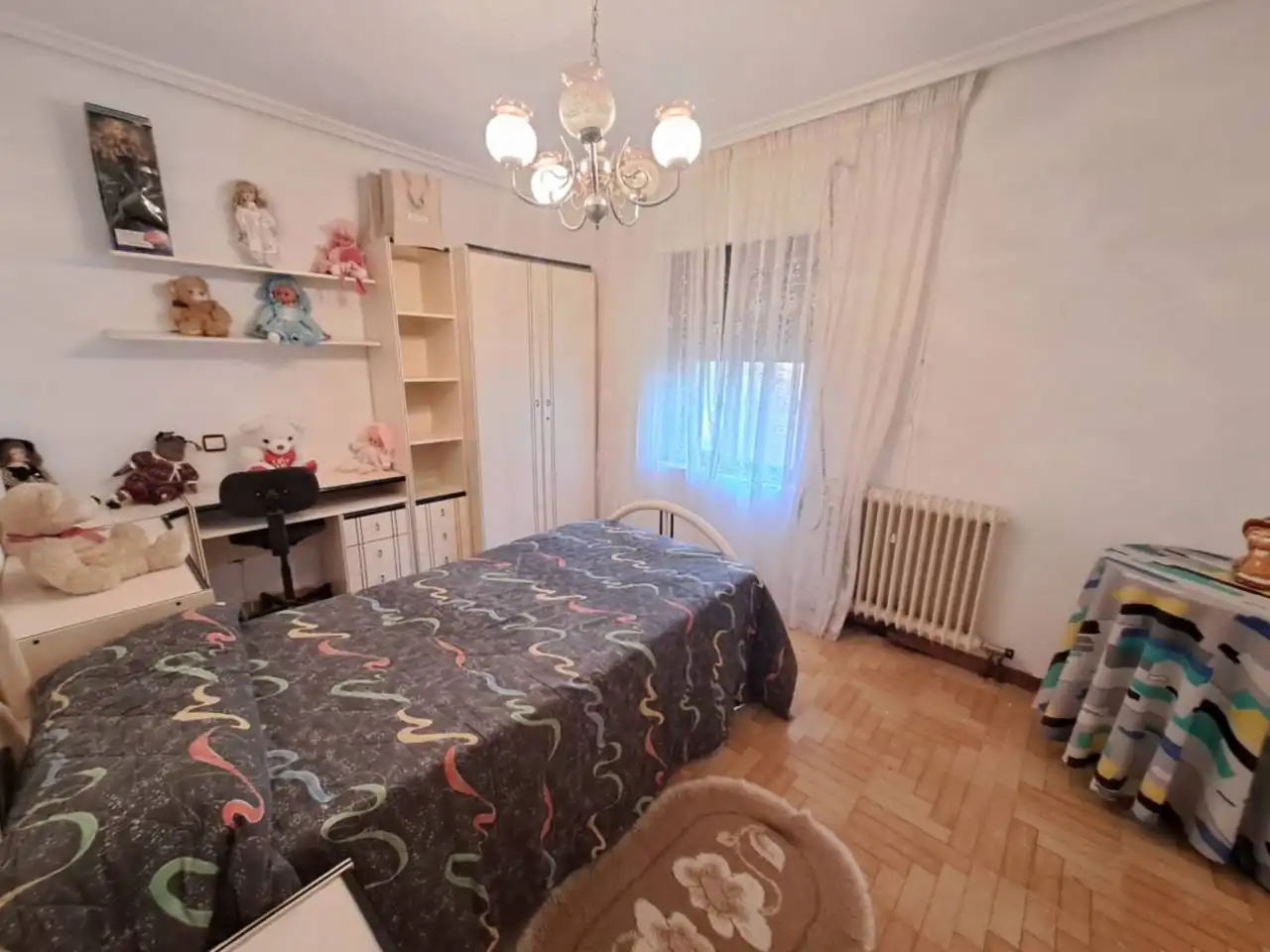 Dormitori de Casa adosada en venda en Burgos amb Calefacció i Jardí privat