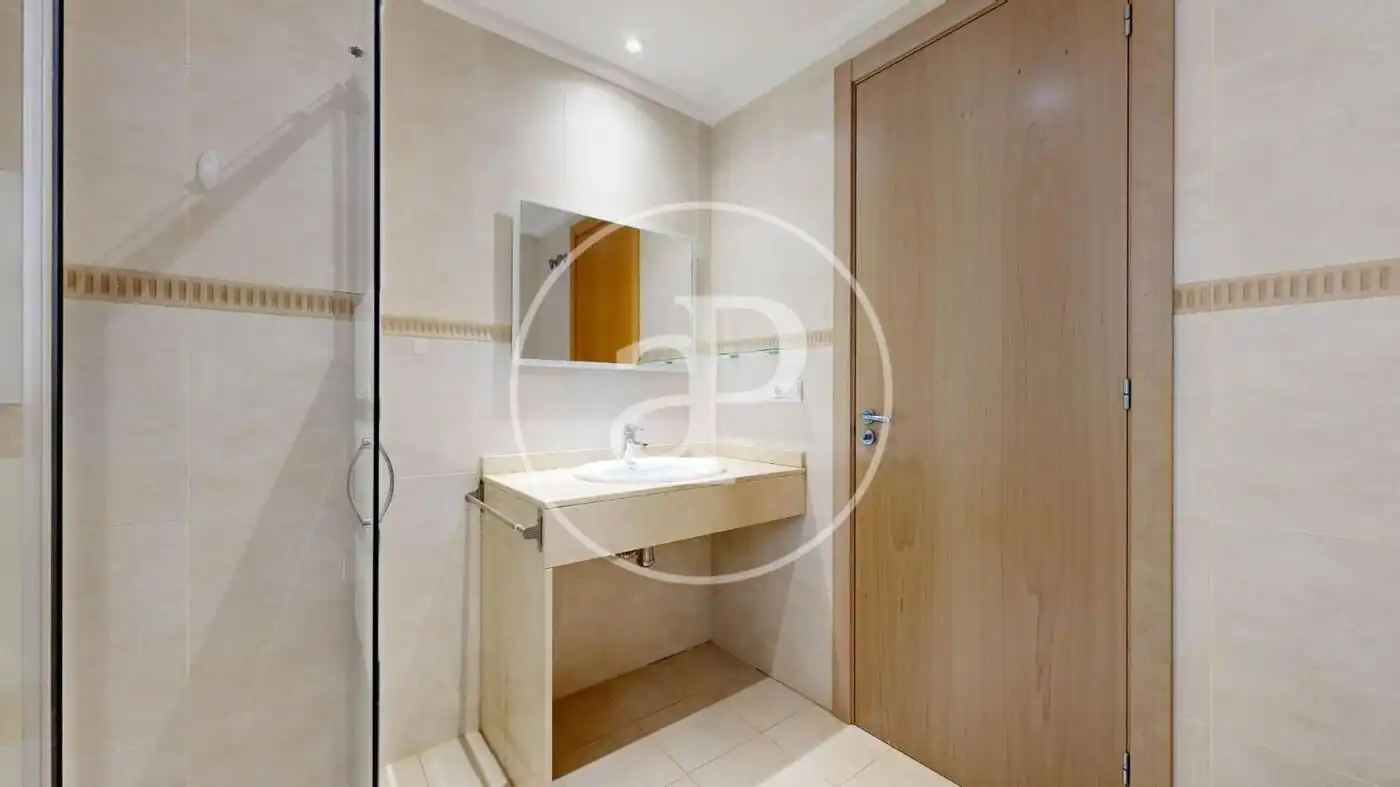 Baño de Piso en venta en Valencia con Aire acondicionado, Calefacción y Trastero