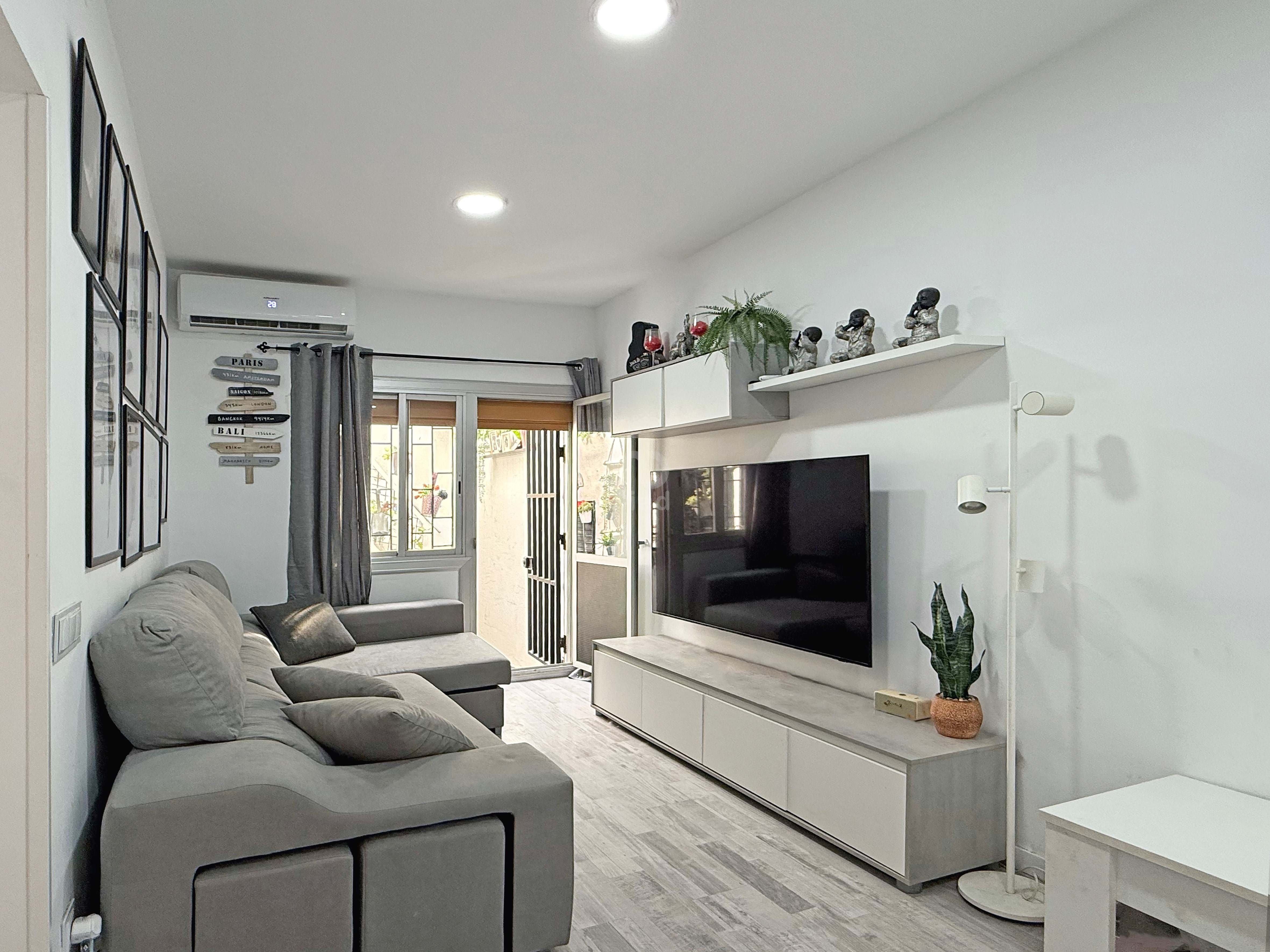 Living room of Flat for sale in  Barcelona Capital  with Air Conditioner, Heating and Terrace