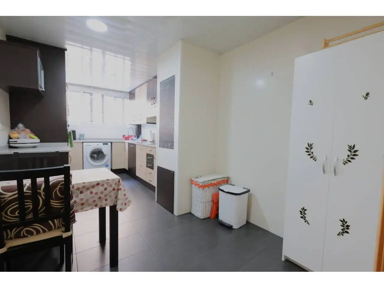 Kitchen of Flat for sale in L'Hospitalet de Llobregat  with Air Conditioner and Balcony