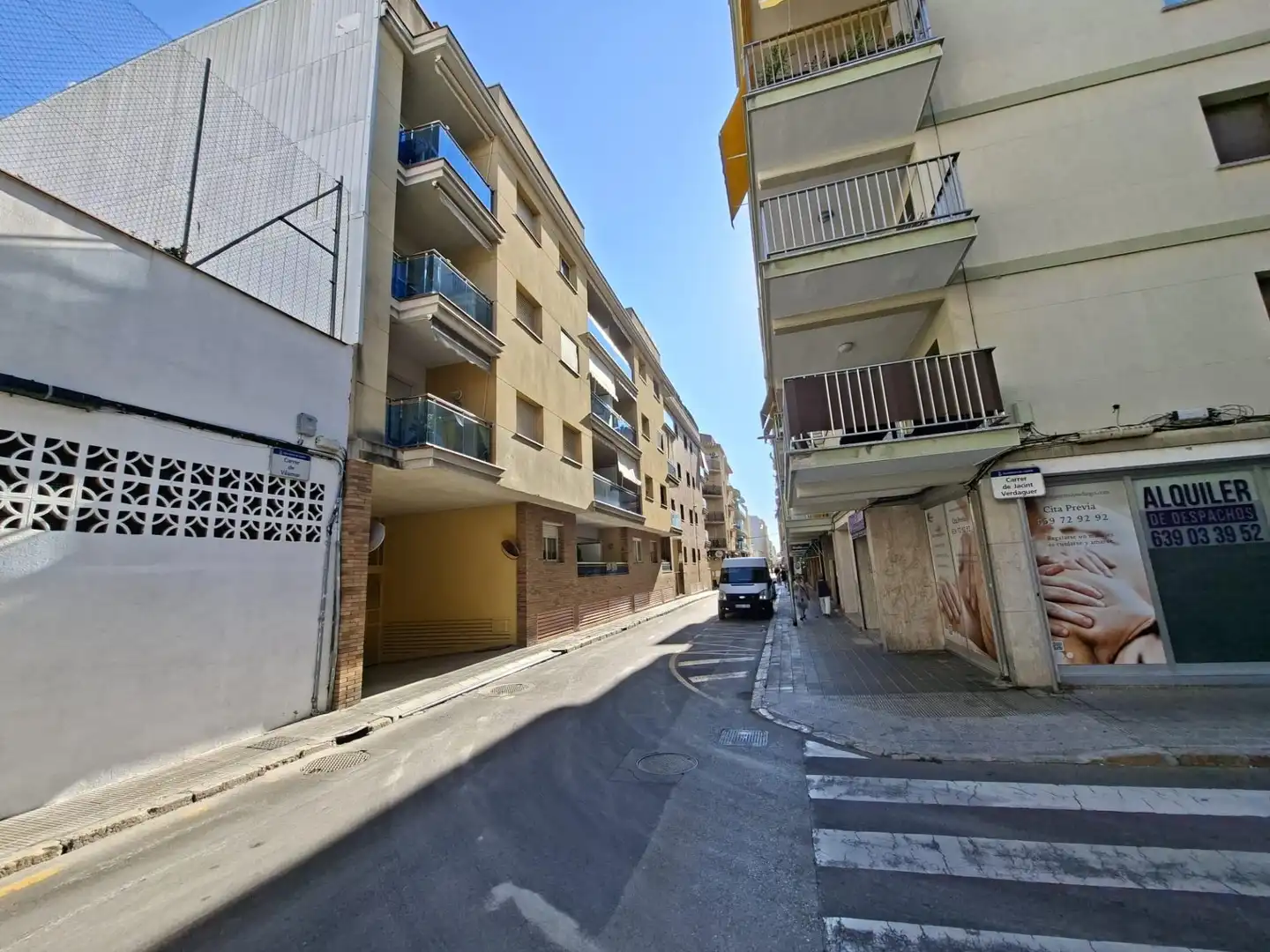 Außenansicht von Erdgeschoss zum Verkauf in Calafell mit Terrasse und Balkon
