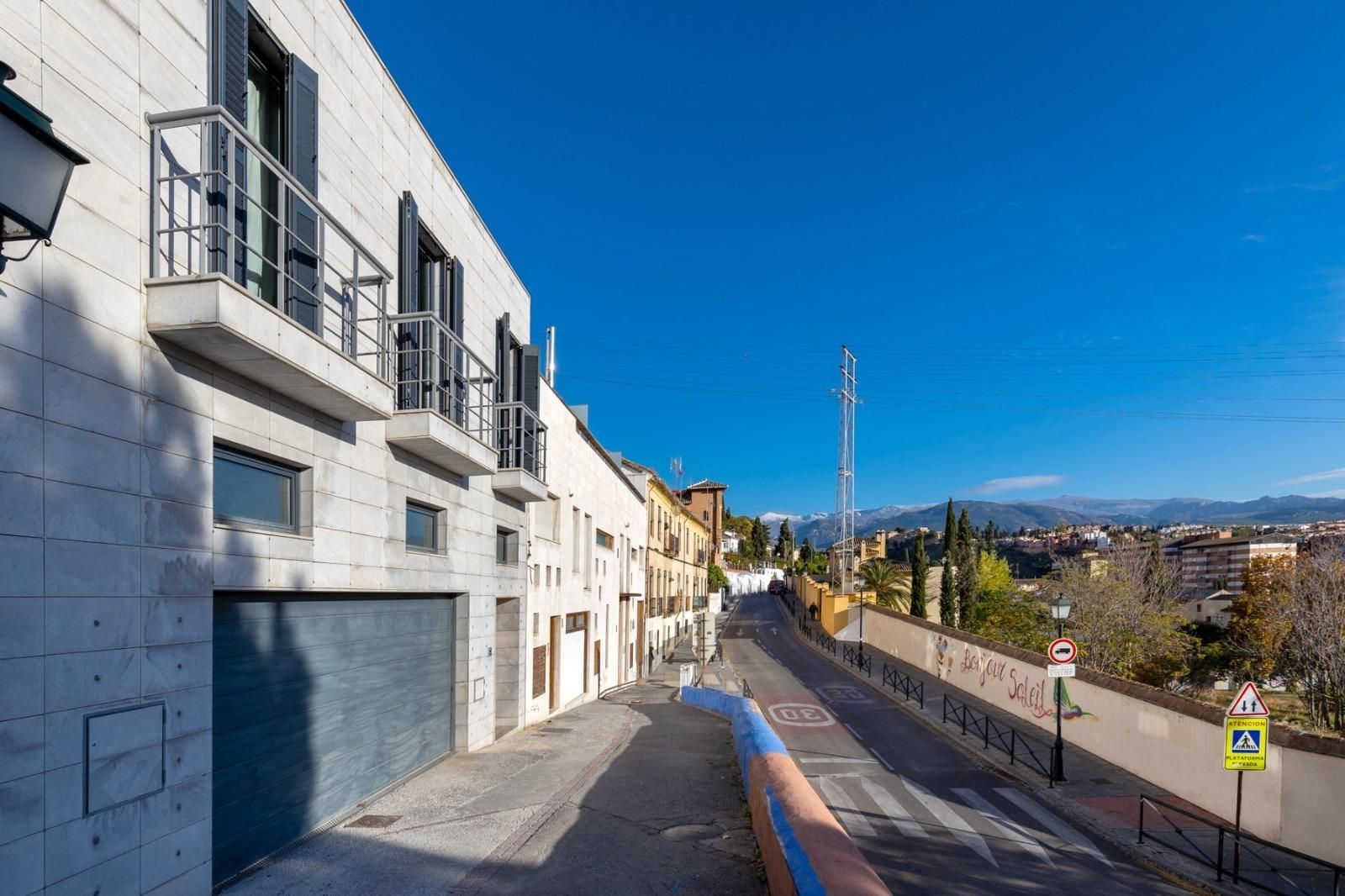 Exterior view of House or chalet for sale in  Granada Capital  with Air Conditioner, Heating and Parquet flooring