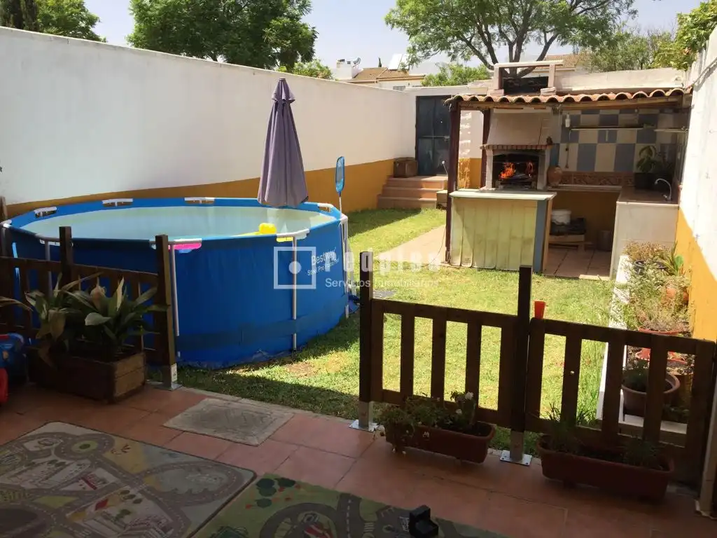 Jardí de Casa o xalet en venda en Bormujos amb Aire condicionat, Terrassa i Traster