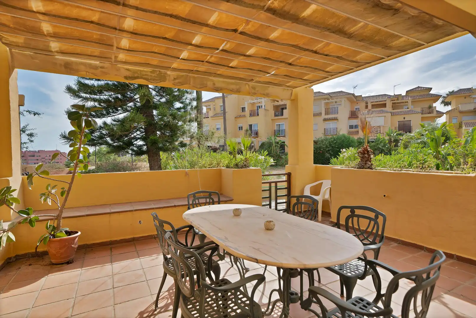 Terrassa de Casa adosada en venda en Estepona amb Aire condicionat, Calefacció i Jardí privat