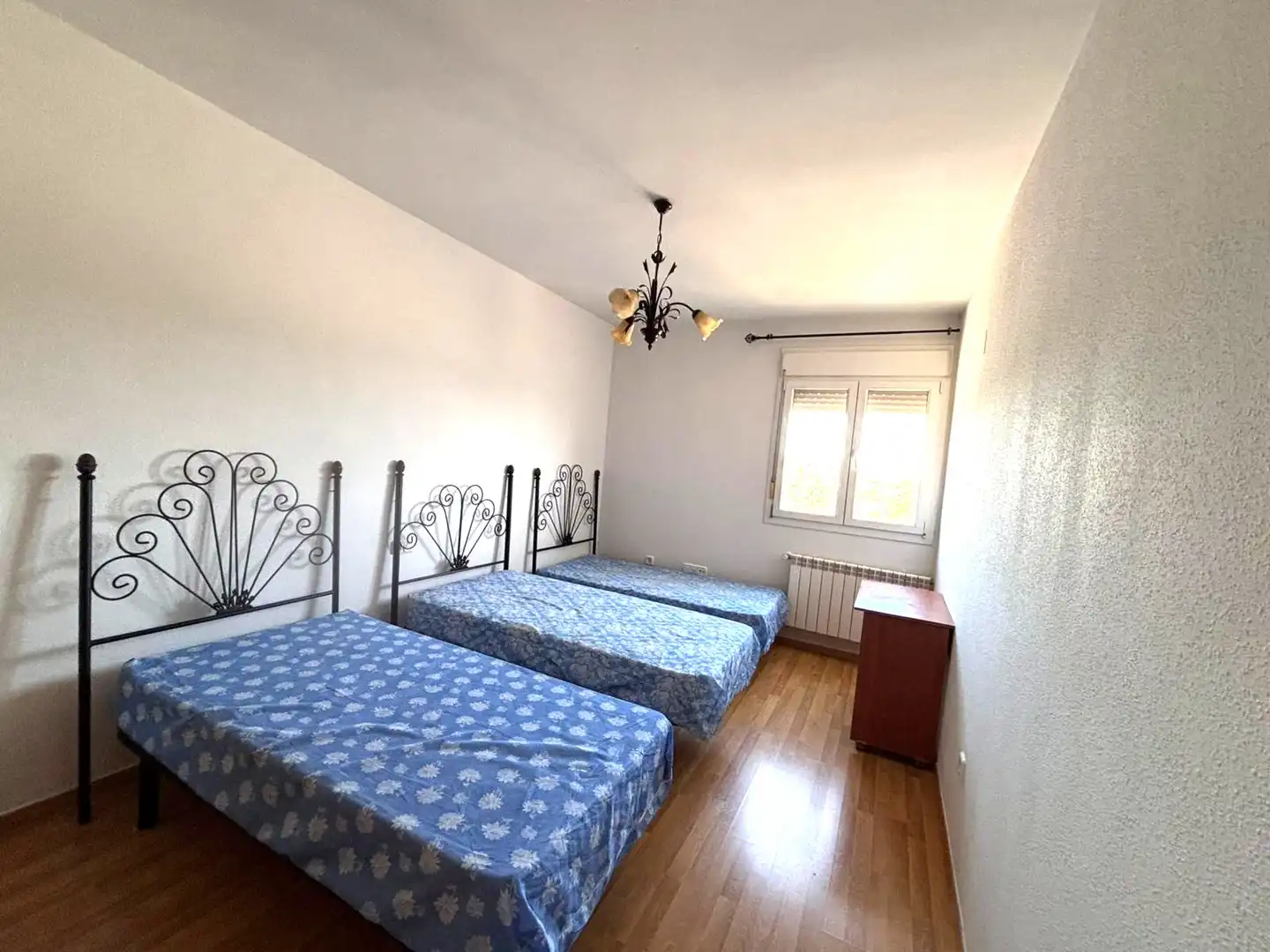 Habitación de Casa adosada en venta en Mérida con Aire acondicionado, Calefacción y Parquet